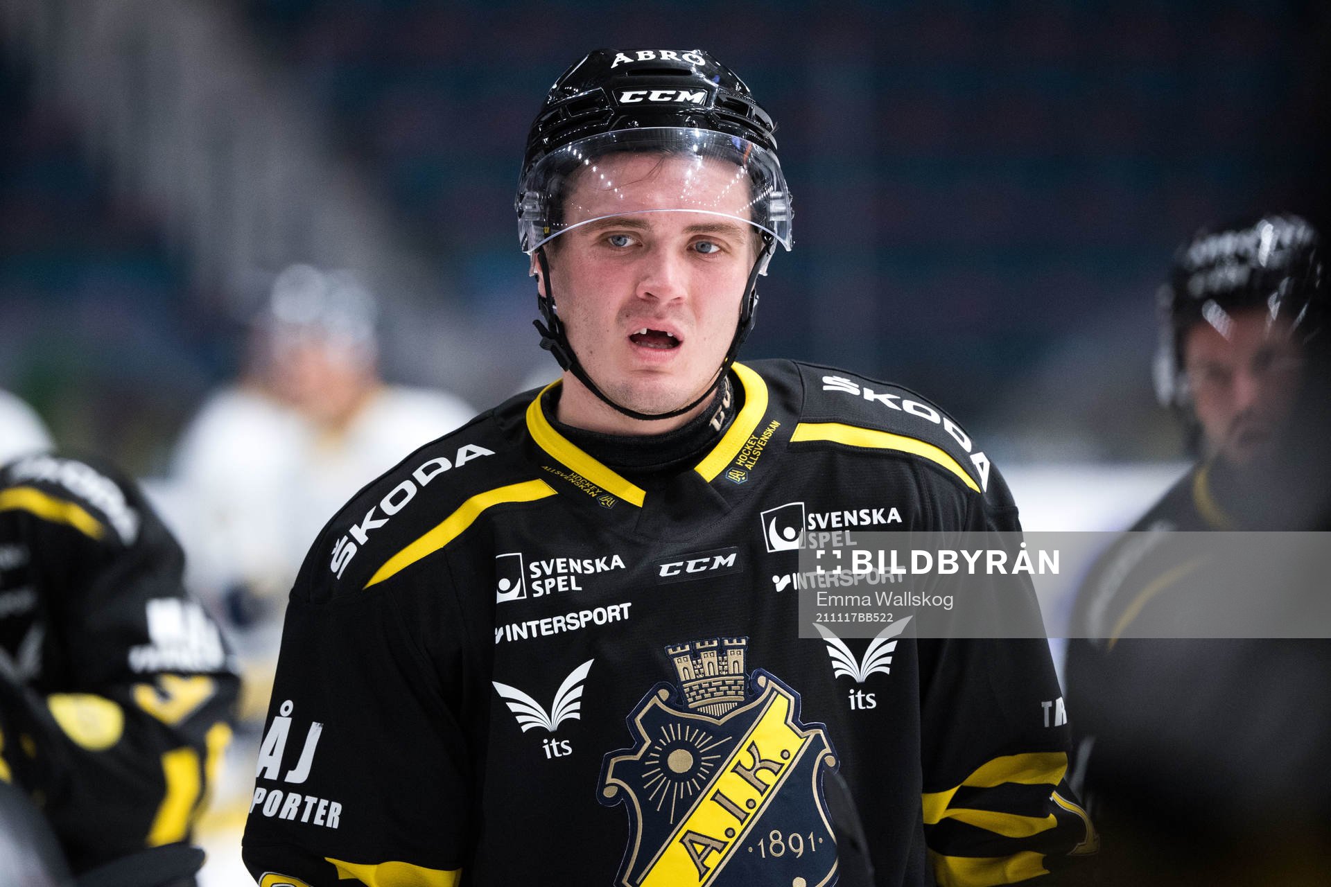 s Max Lindholm deppar