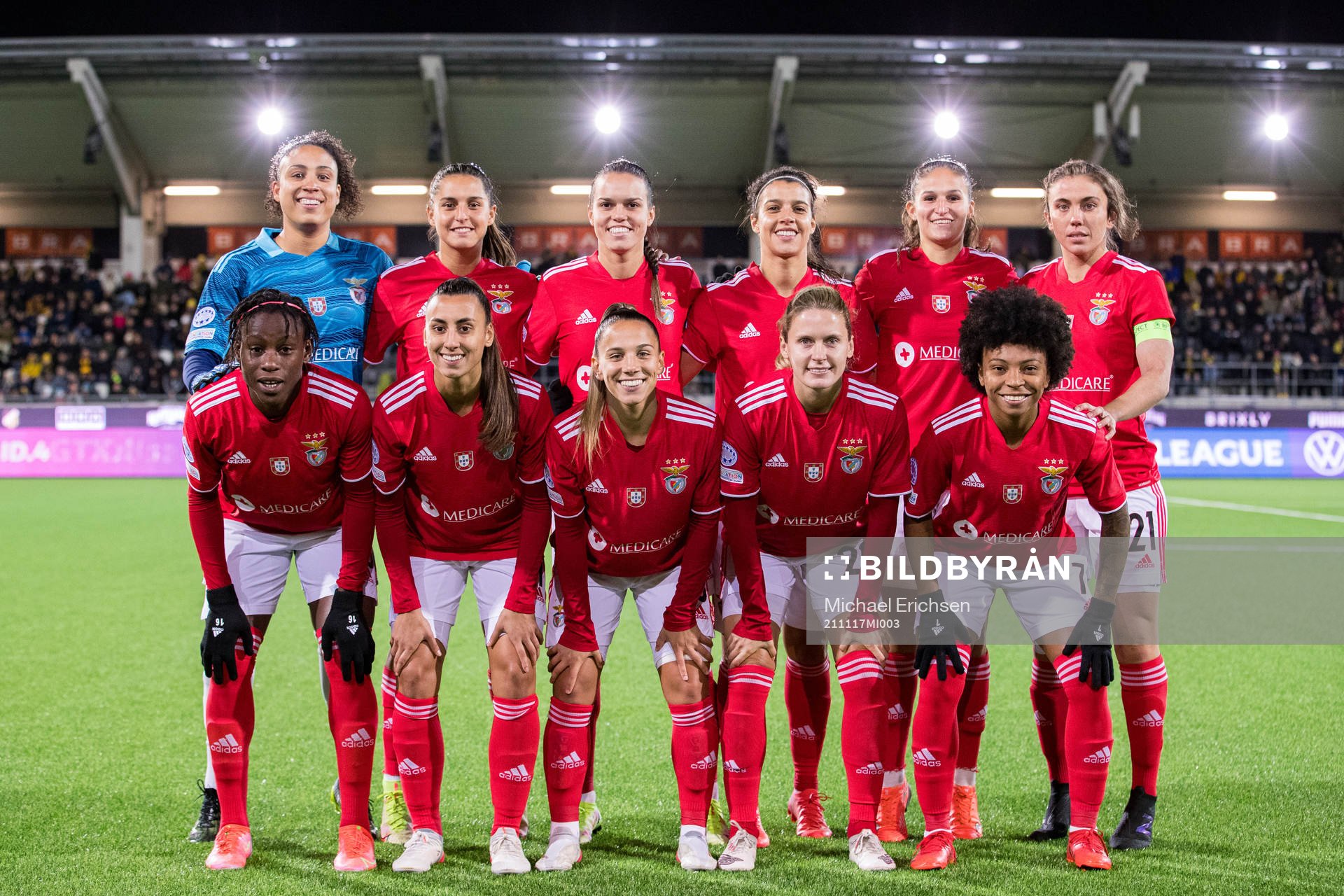 The starting eleven of Benfica pose for a team photo ahead
