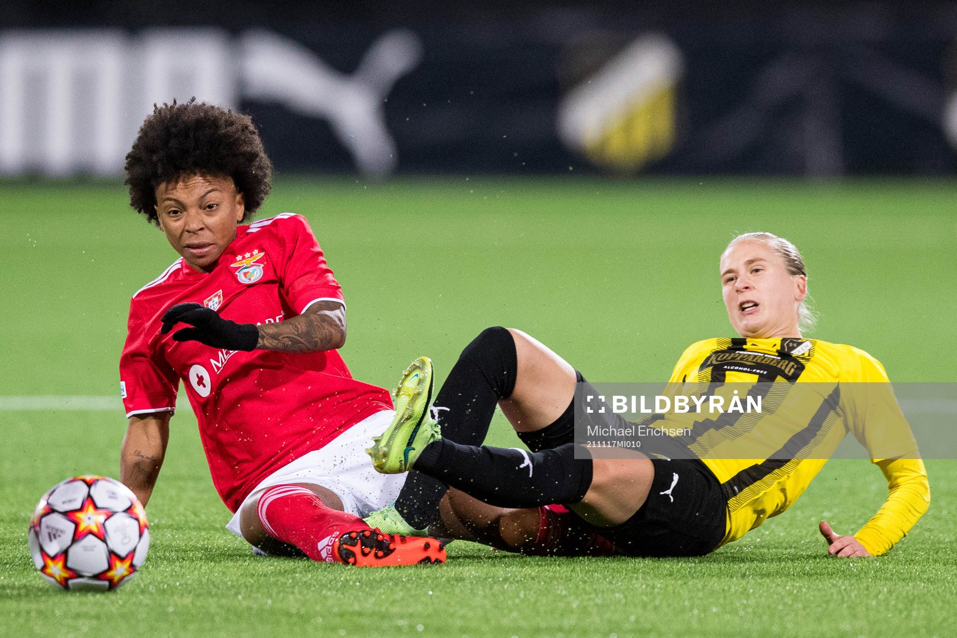 Valeria Silva of Benfica and Filippa Curmark of Häcken