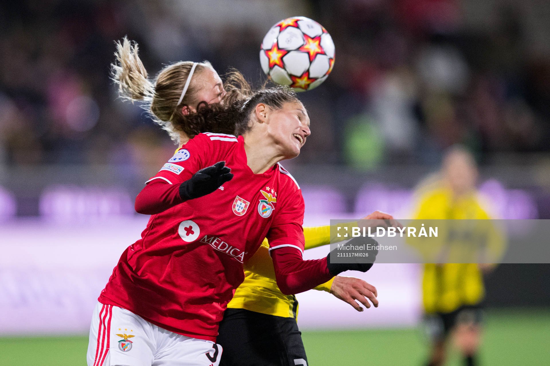 Ana Rita Seica of Benfica and Julia Karlernäs of Häcken