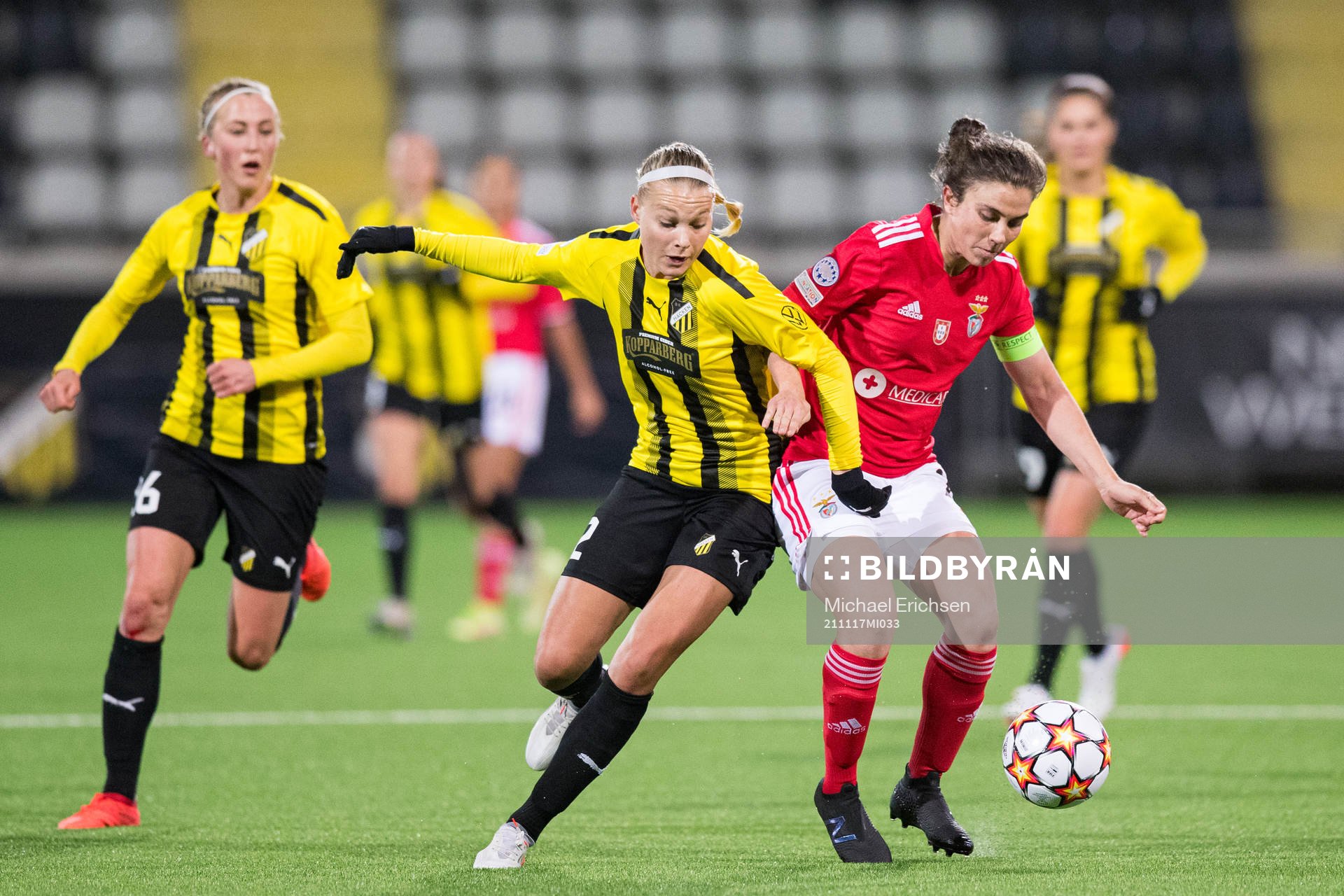 Stine Larsen of Häcken and Pauleta of Benfica
