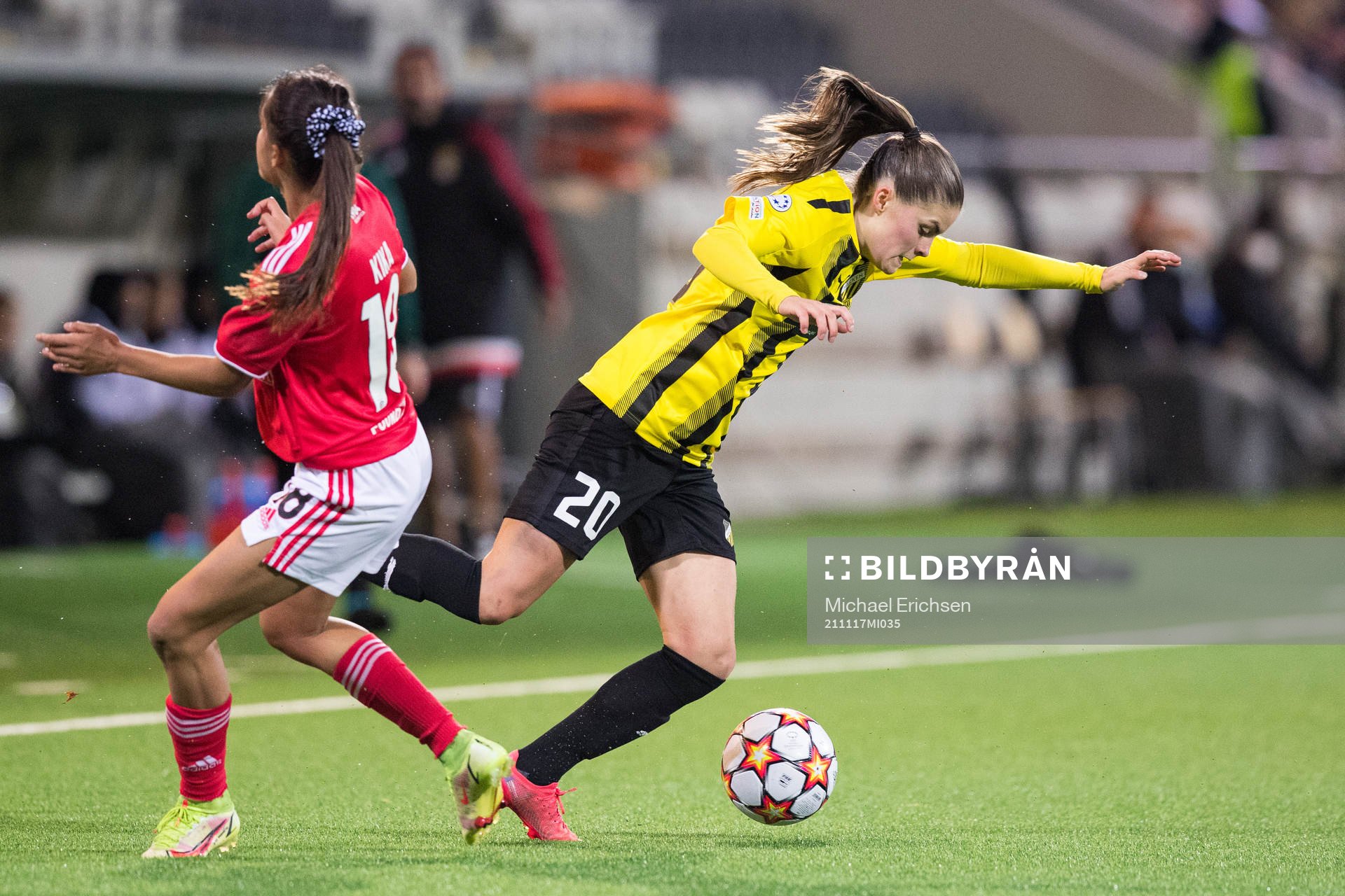 Hanna Wijk of Häcken and Francisca Nazareth of Benfica