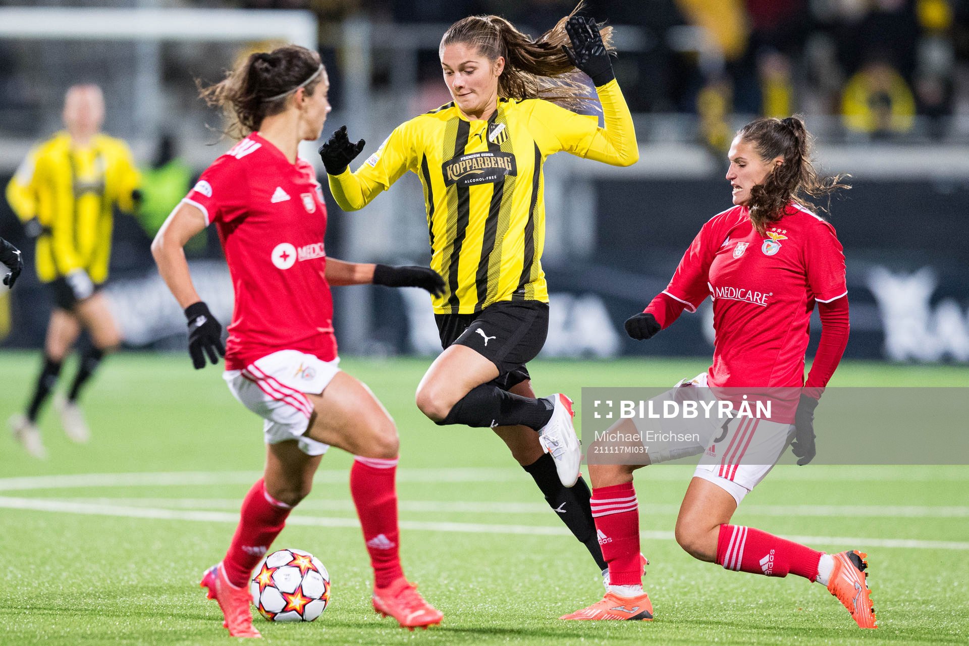 Mille Gejl Jensen of Häcken and Ana Rita Seica of Benfica