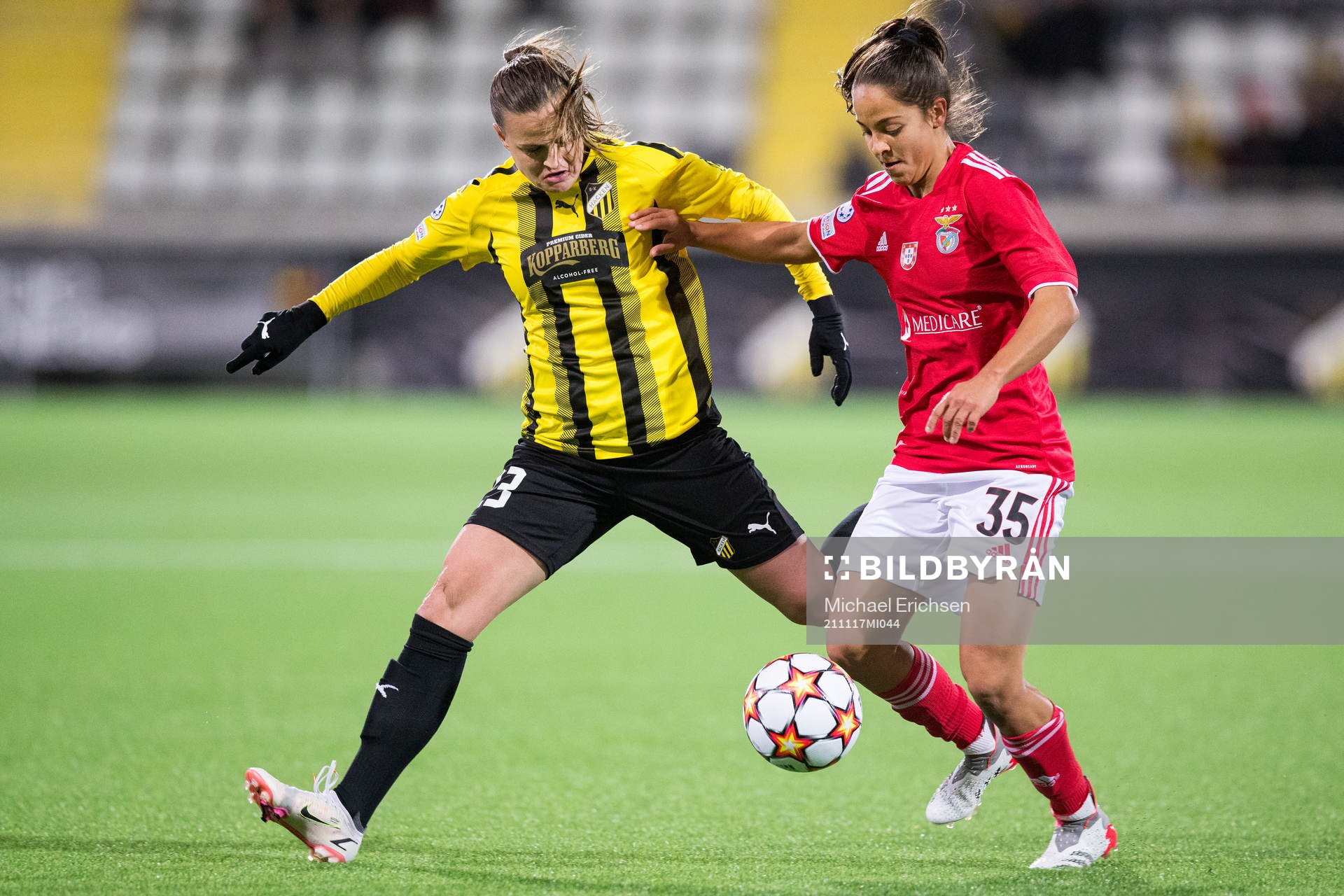 Milica Mijatovic of Häcken and Beatriz Cameirao of Benfica