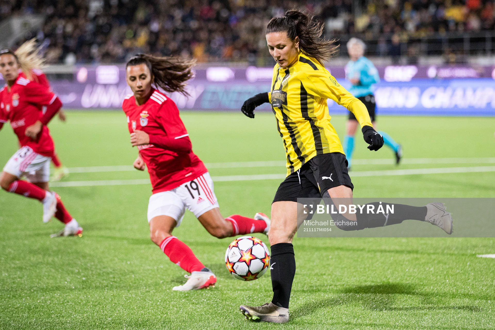Beata Kollmats of Häcken and Catarina Amado of Benfica
