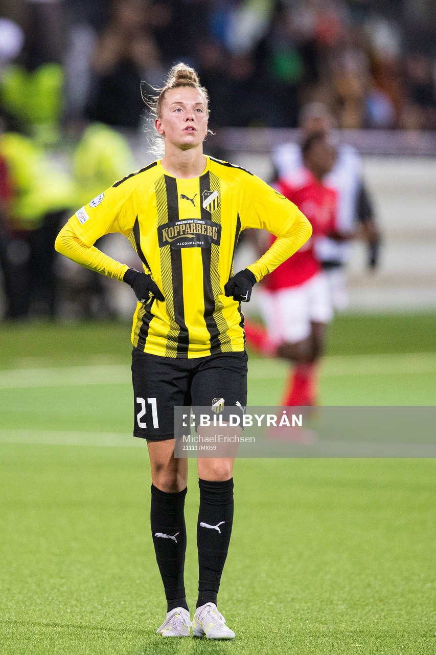 Dilja Yr Zomers of Häcken looks dejected
