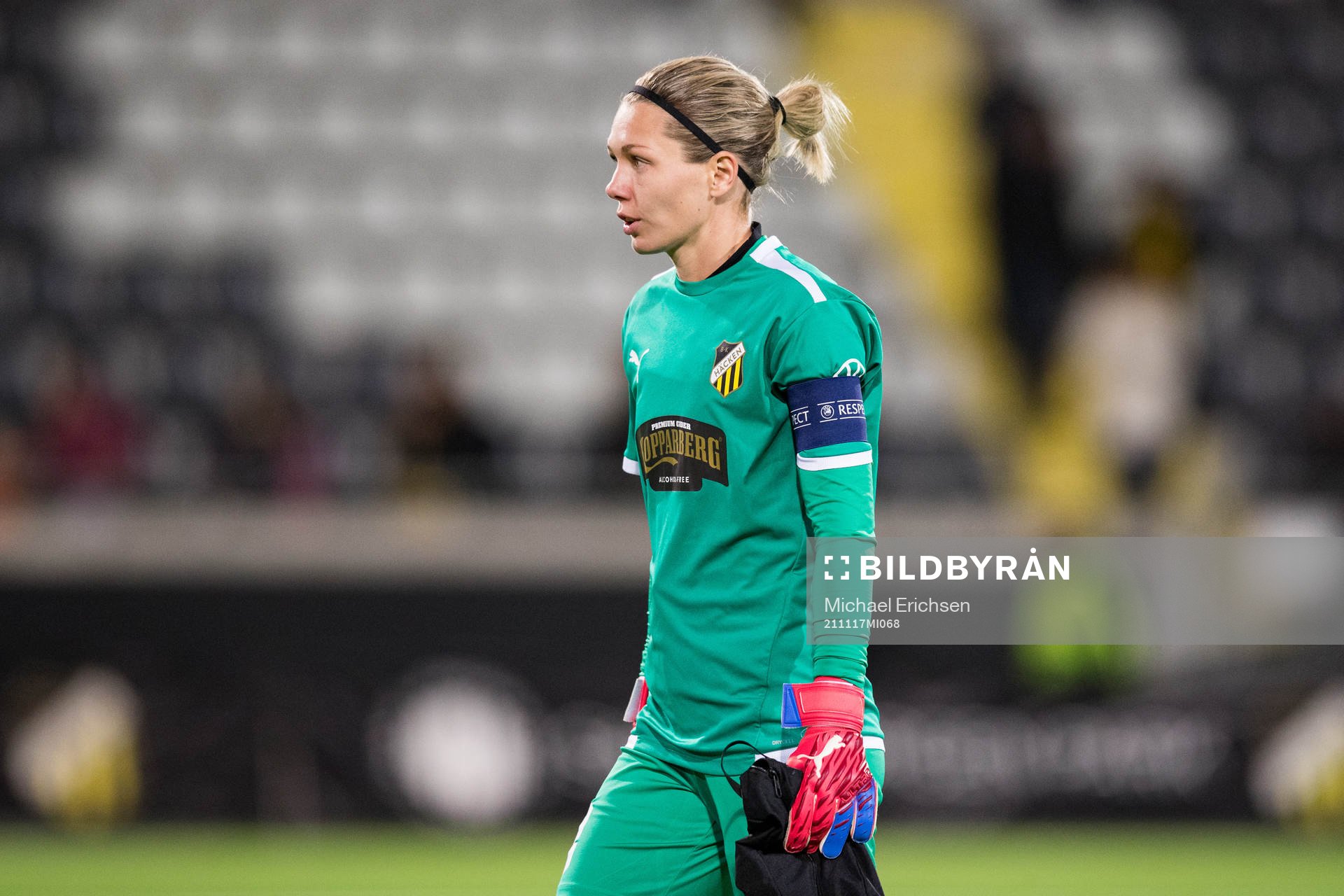 Goalkeeper Jennifer Falk of Häcken looks dejected
