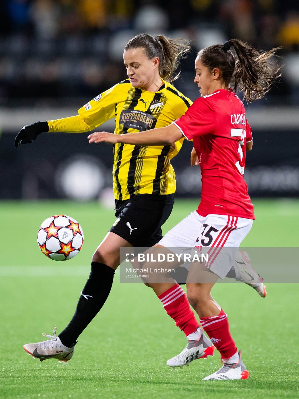 Milica Mijatovic of Häcken and Beatriz Cameirao of Benfica