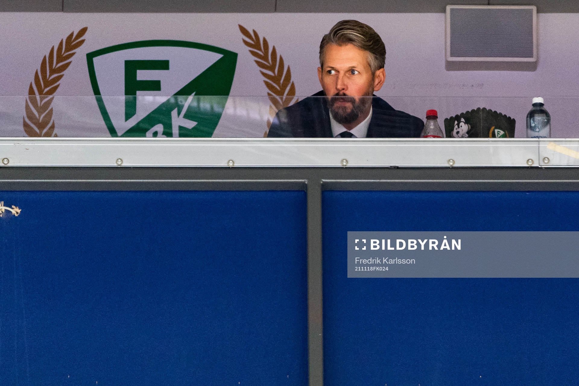Färjestads sportdirektör Rickard Wallin på läktaren