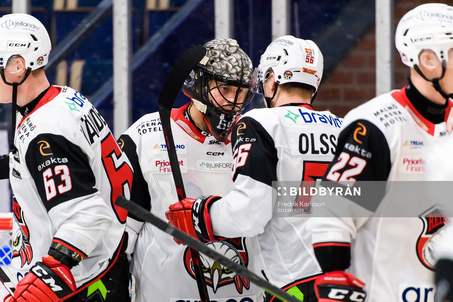 Malmö Redhawks målvakt Oscar Alsenfelt jublar med