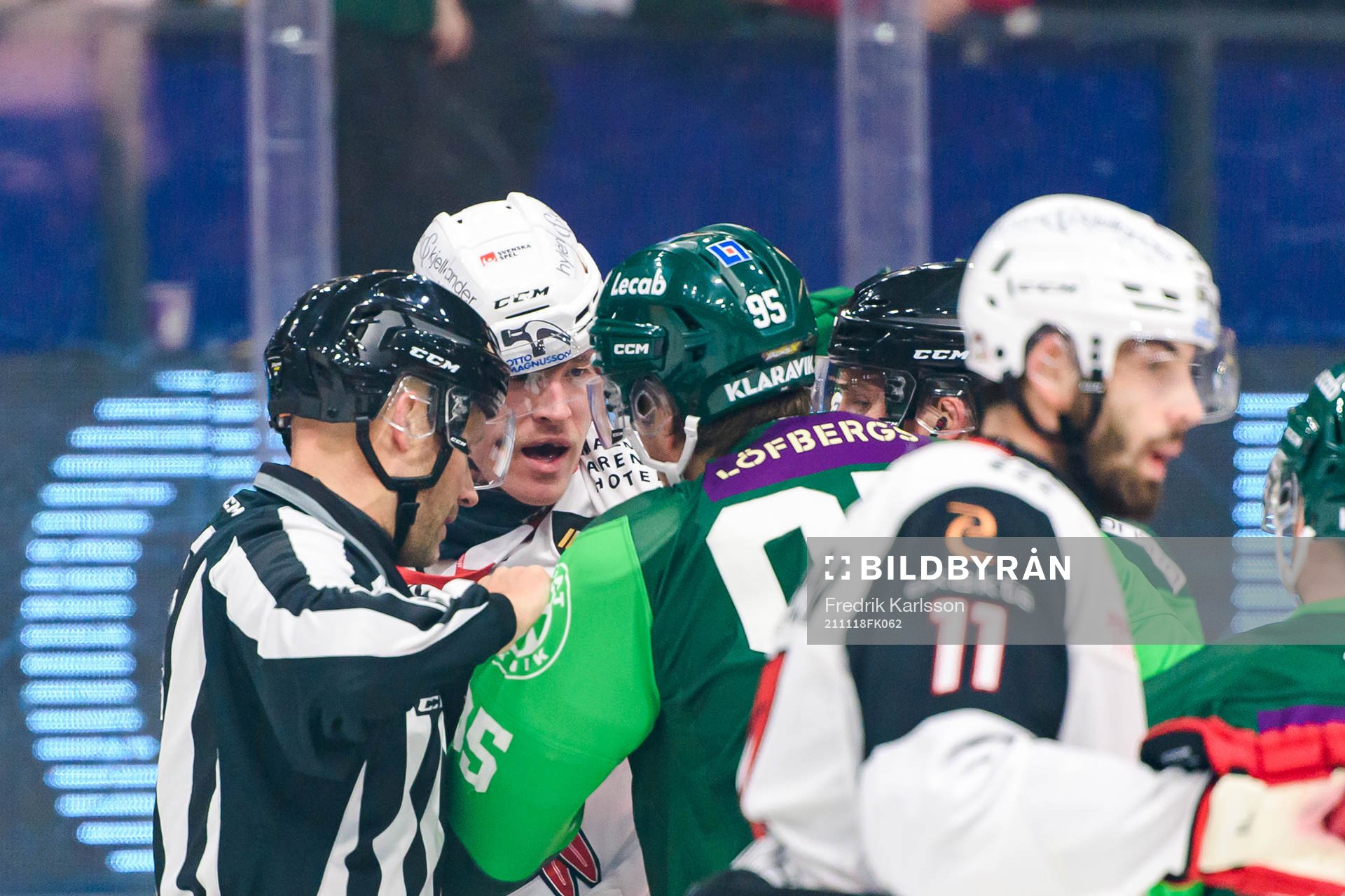Malmö Redhawks Emil Sylvegård i slagsmål med Färjestads