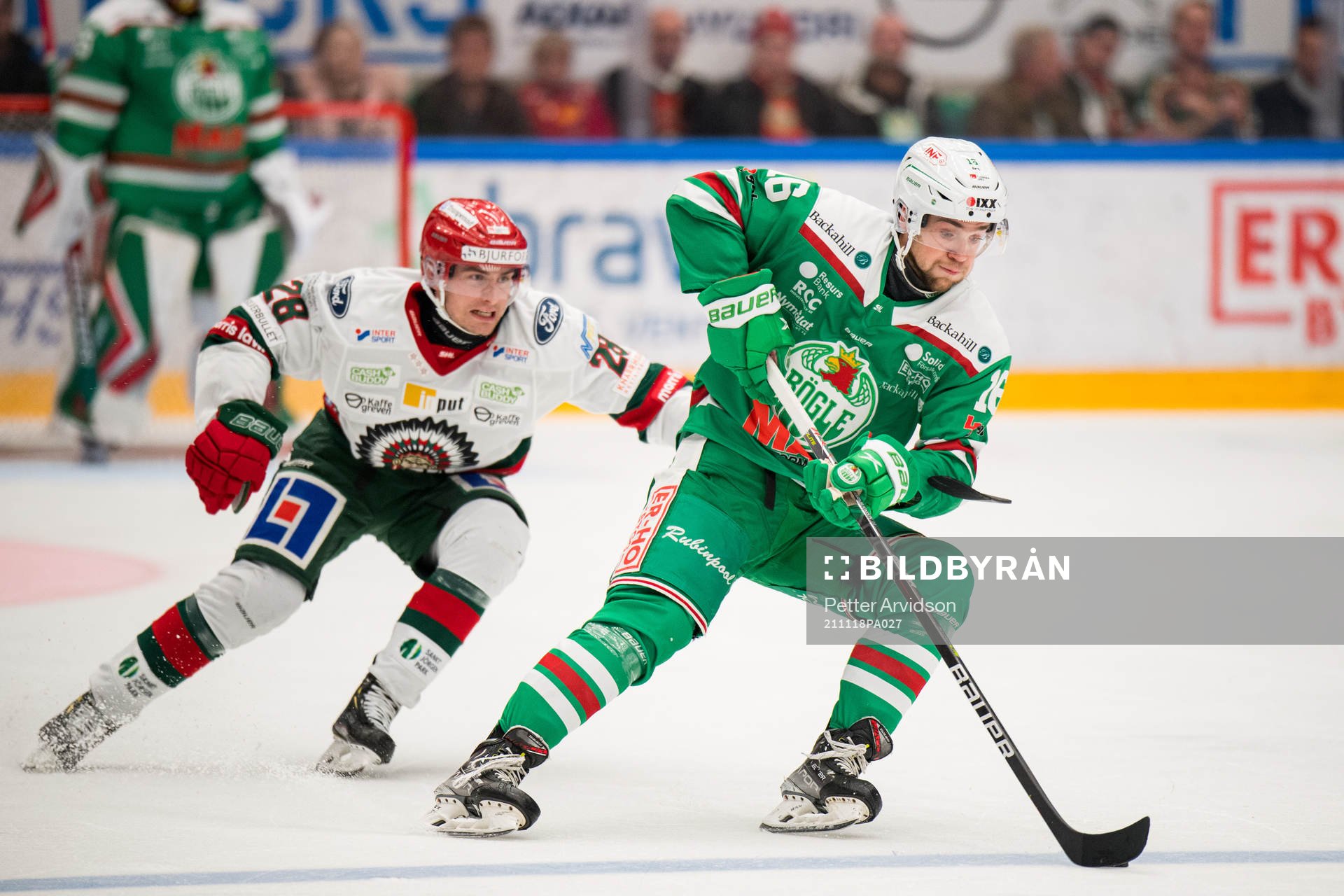 Rögles Lucas Ekeståhl-Jonsson jagas av Frölundas Johan