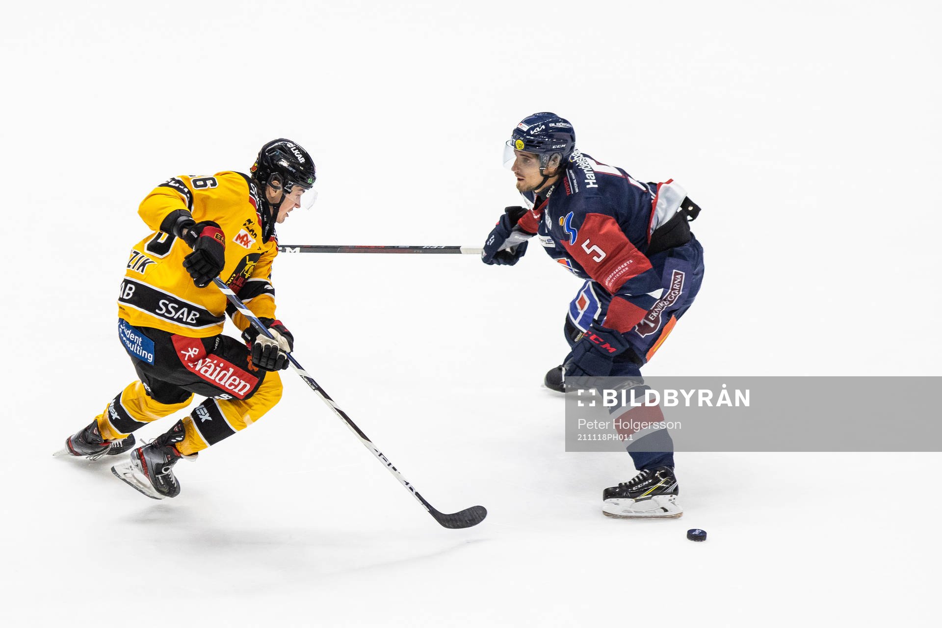 Luleås Radek Muzik och Linköpings Luleås Mattias Bäckman