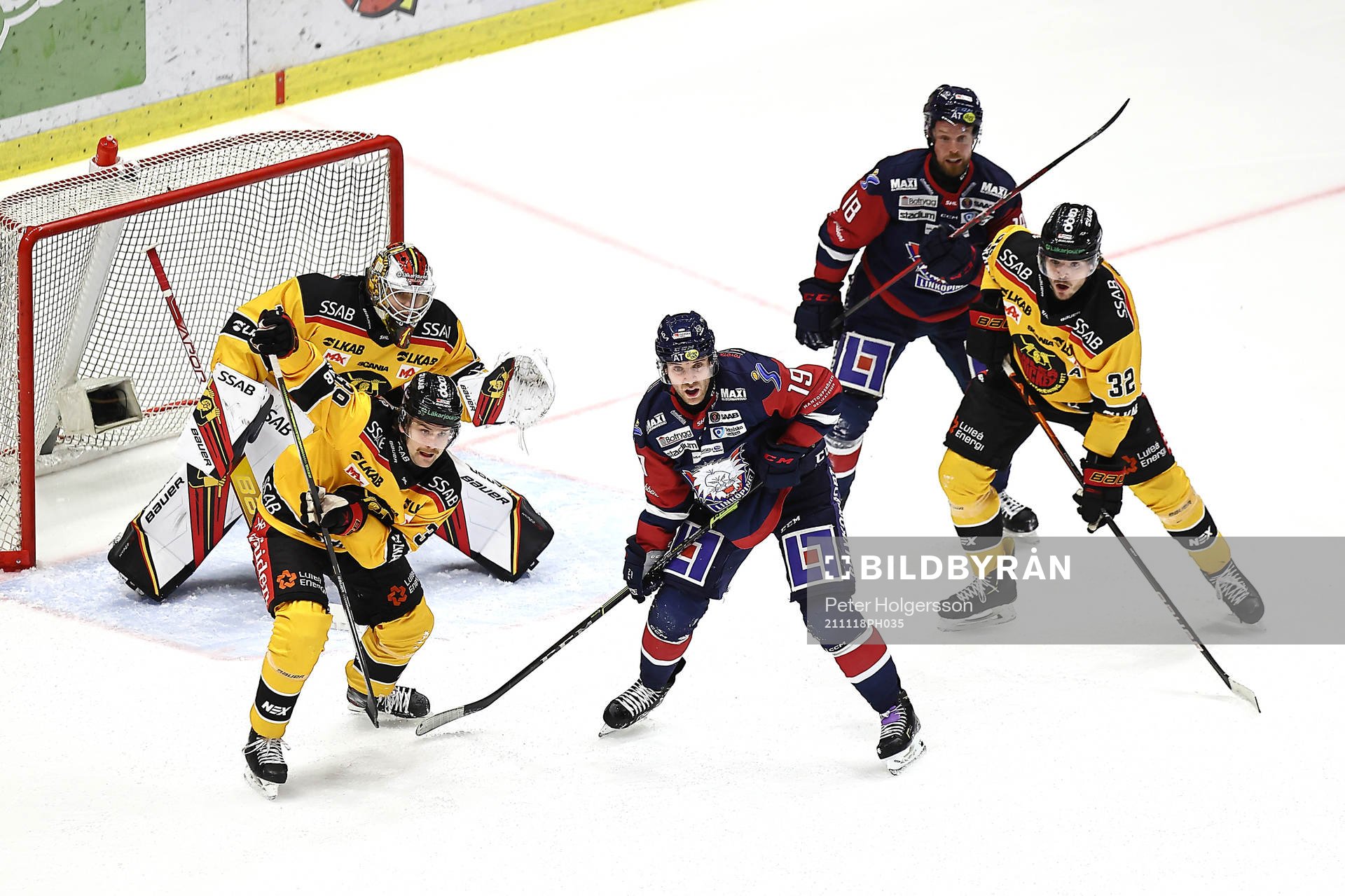 Spel framför Luleås mål med Linköpings Patrick Russel