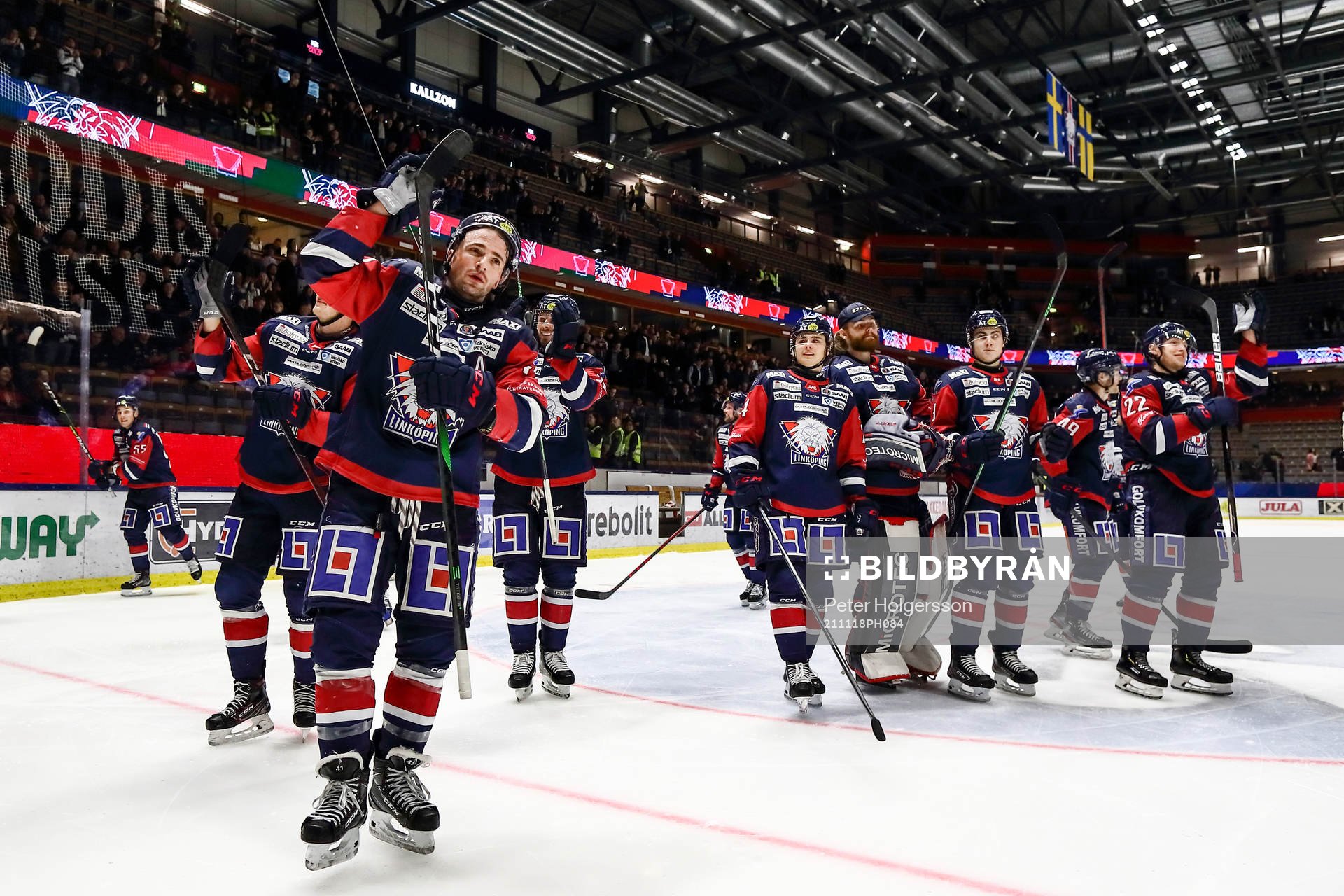 Linköpings spelare med li41 jublar