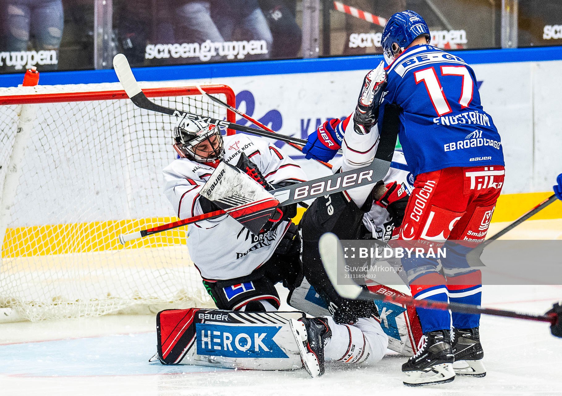 Örebros målvakt Jhonas Enroth och Nick Ebertsamt