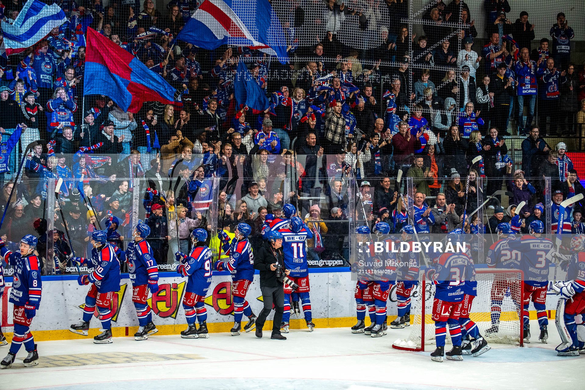 Oskarshamns spelare jublar med fansen