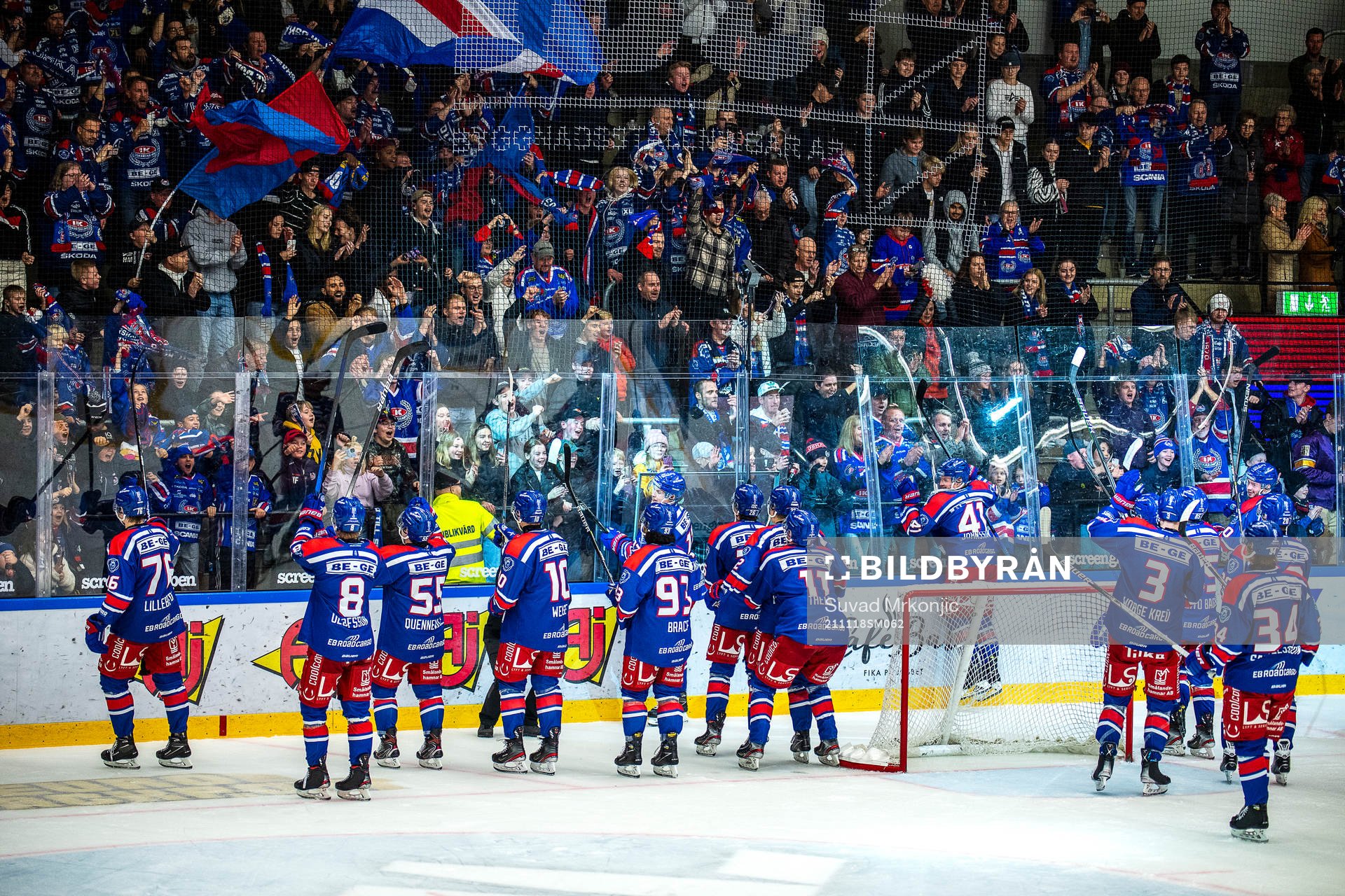 Oskarshamns spelare jublar med fansen