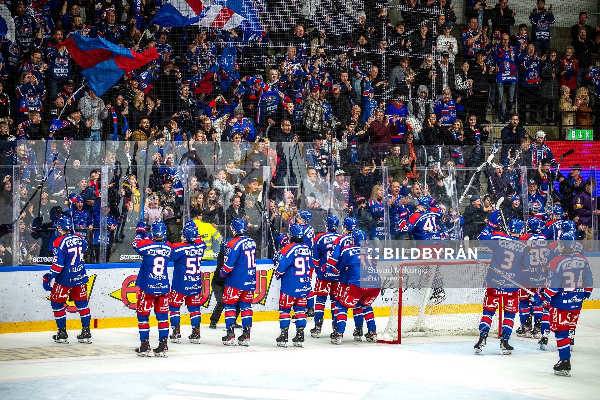 Oskarshamns spelare jublar med fansen