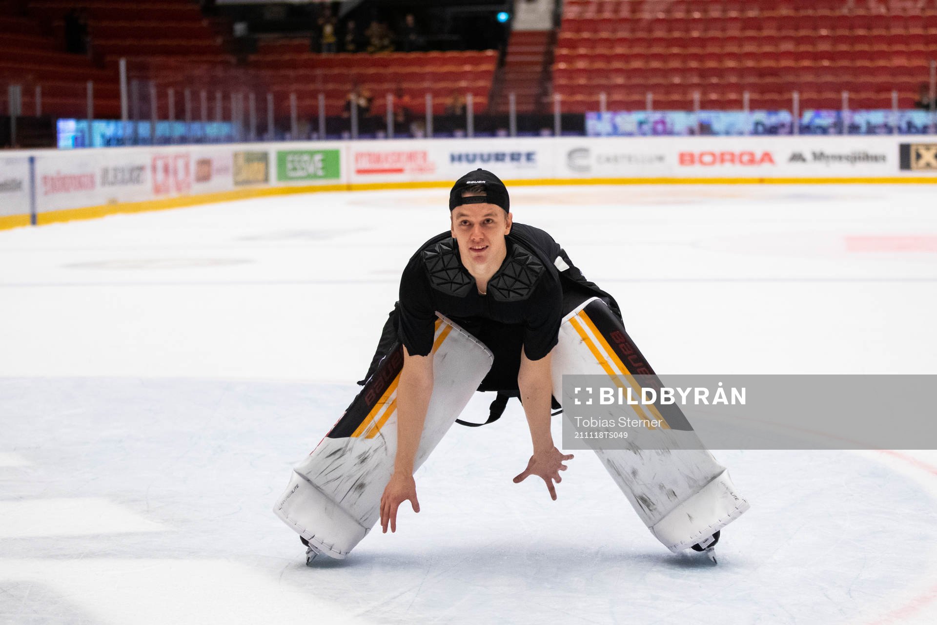 Brynäs målvakt Veini Vehviläinen jublar