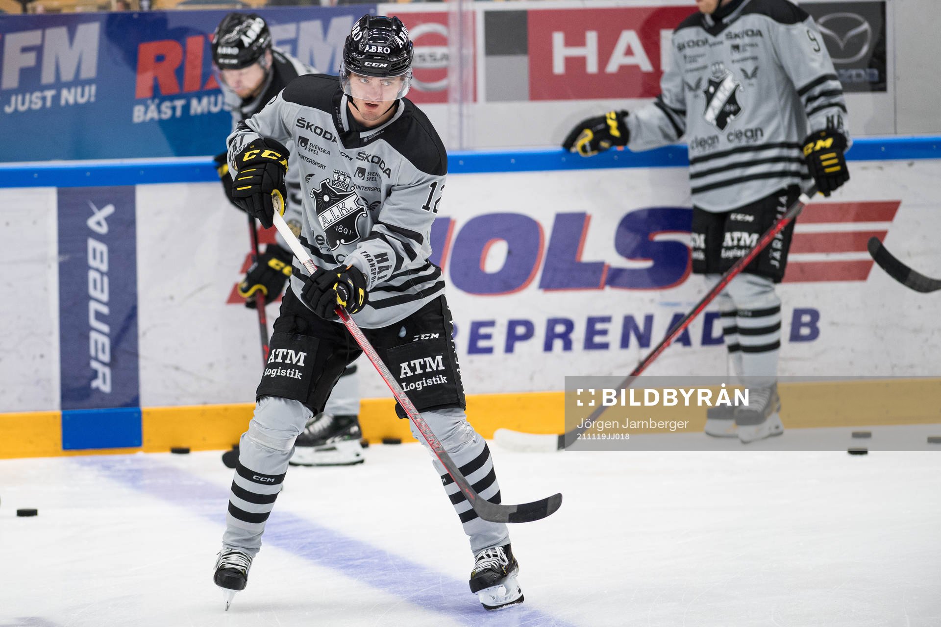 s Max Lindholm