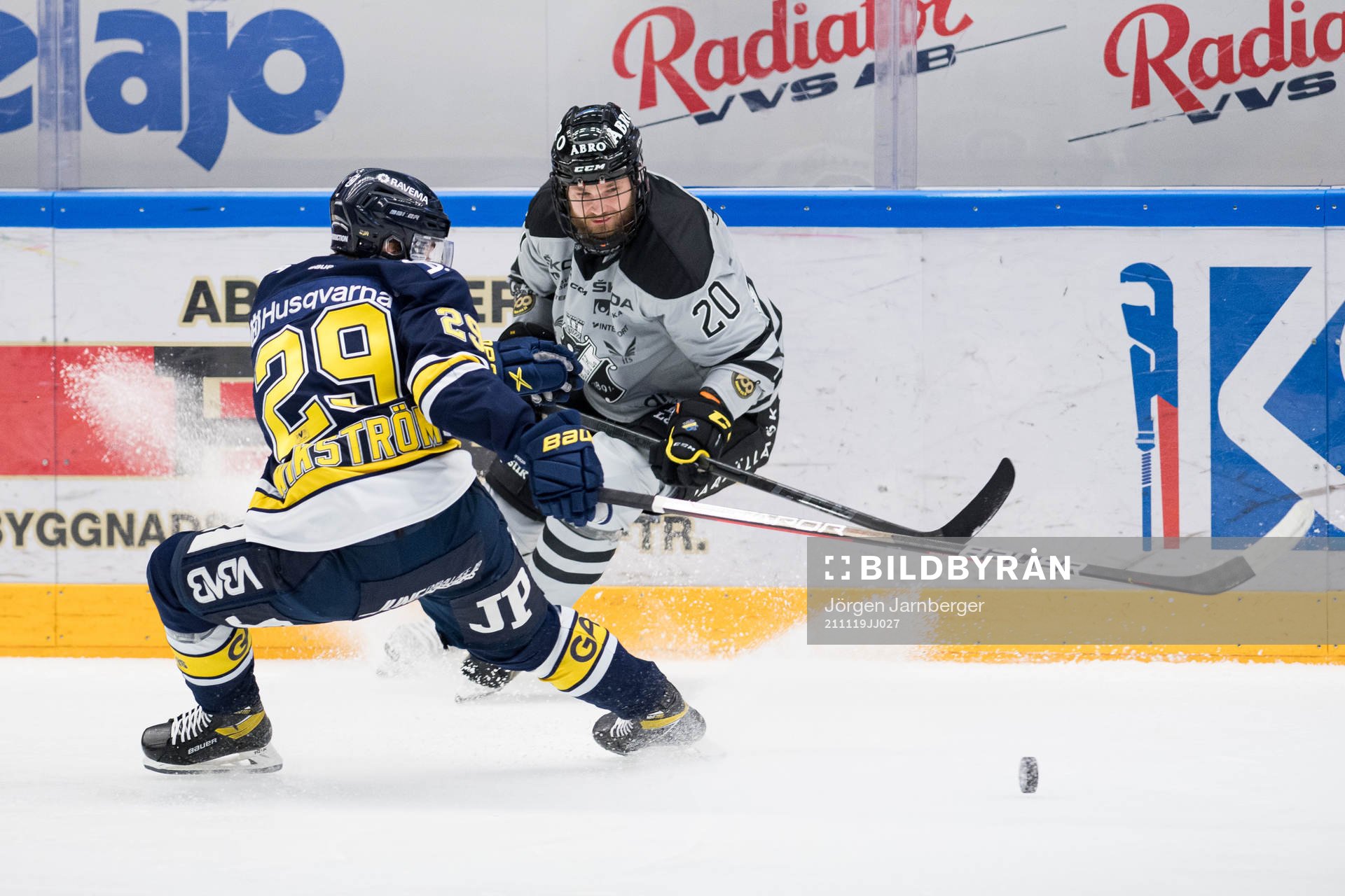 s Jonathan Wikström och AIK:s Sam Marklund