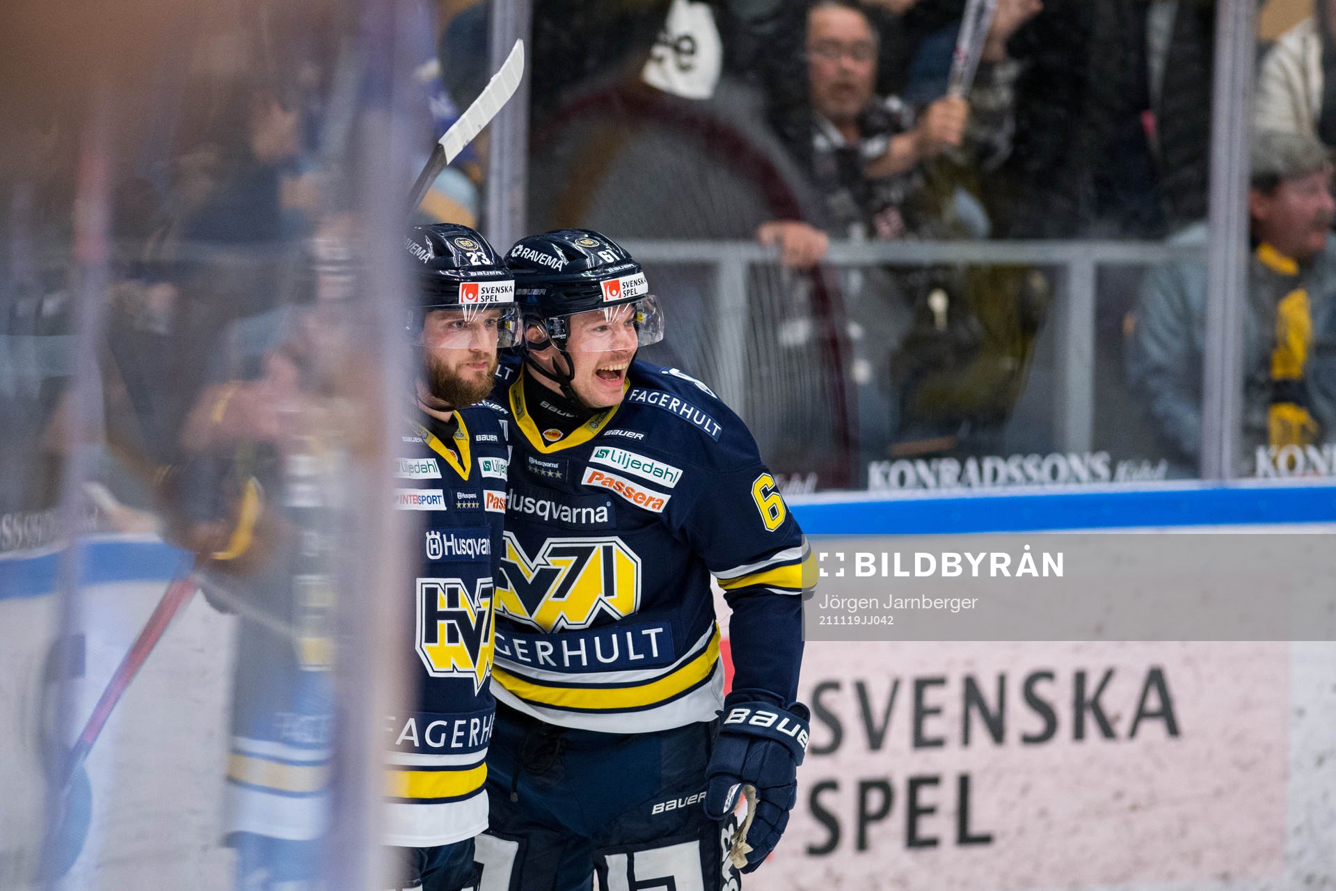 s Daniel Norbe jublar med Tommi Huhtala
