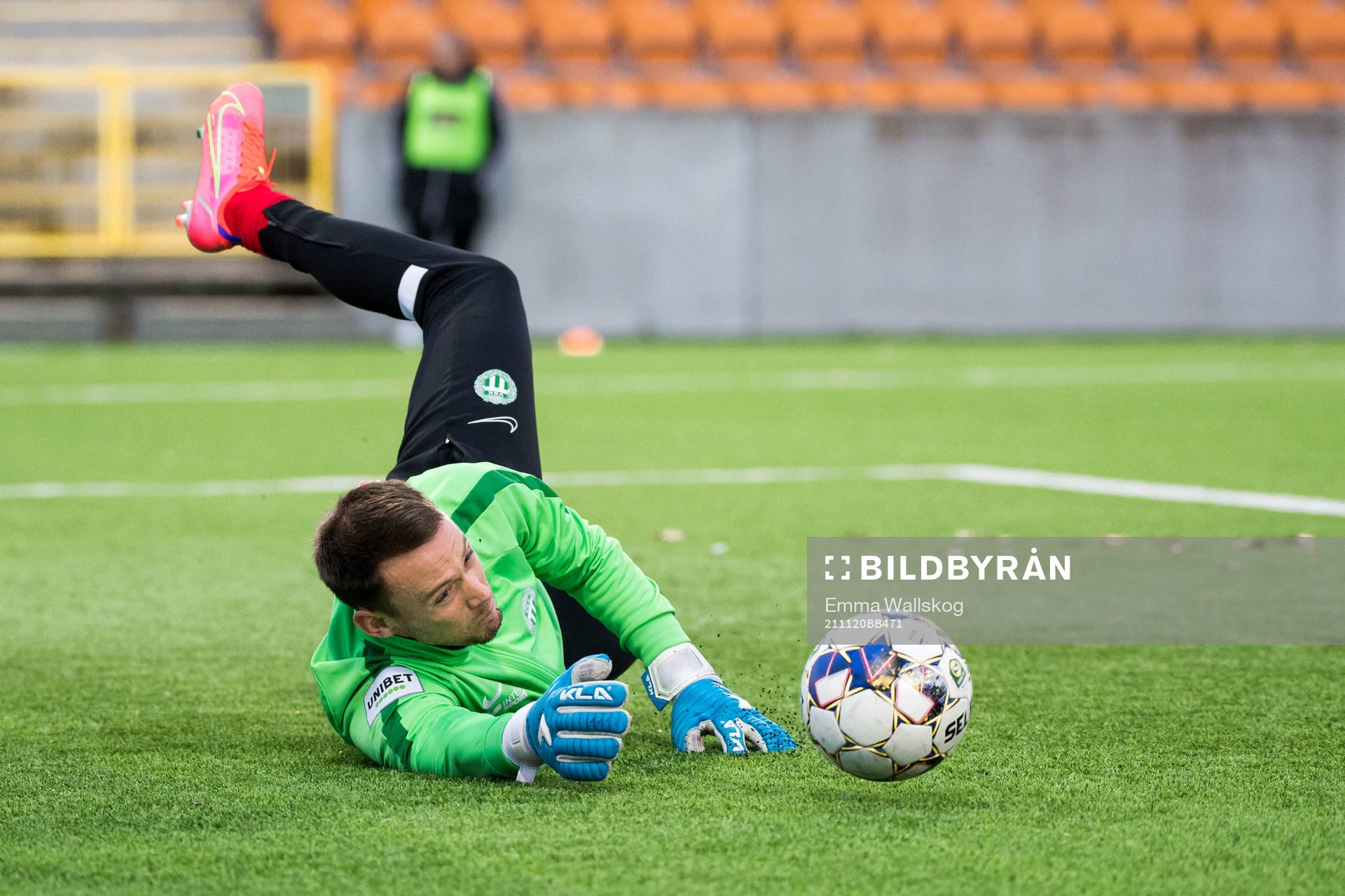 Västerås målvakt Anton Fagerström innan fotbollsmatchen