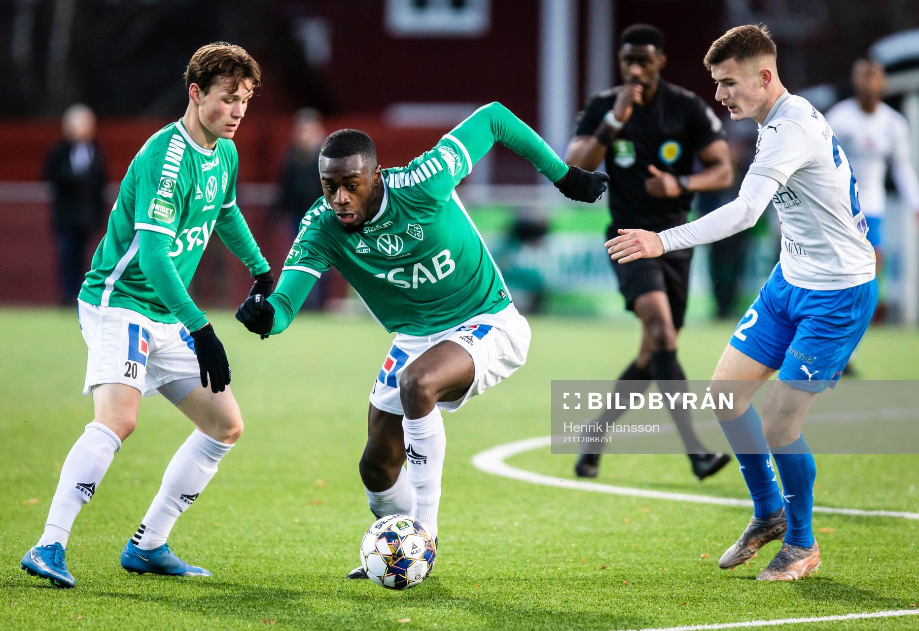 Brages Adil Titi under fotbollsmatchen i Superettan mellan Brage och Värnamo den 20 november 2021 i Borlänge. 