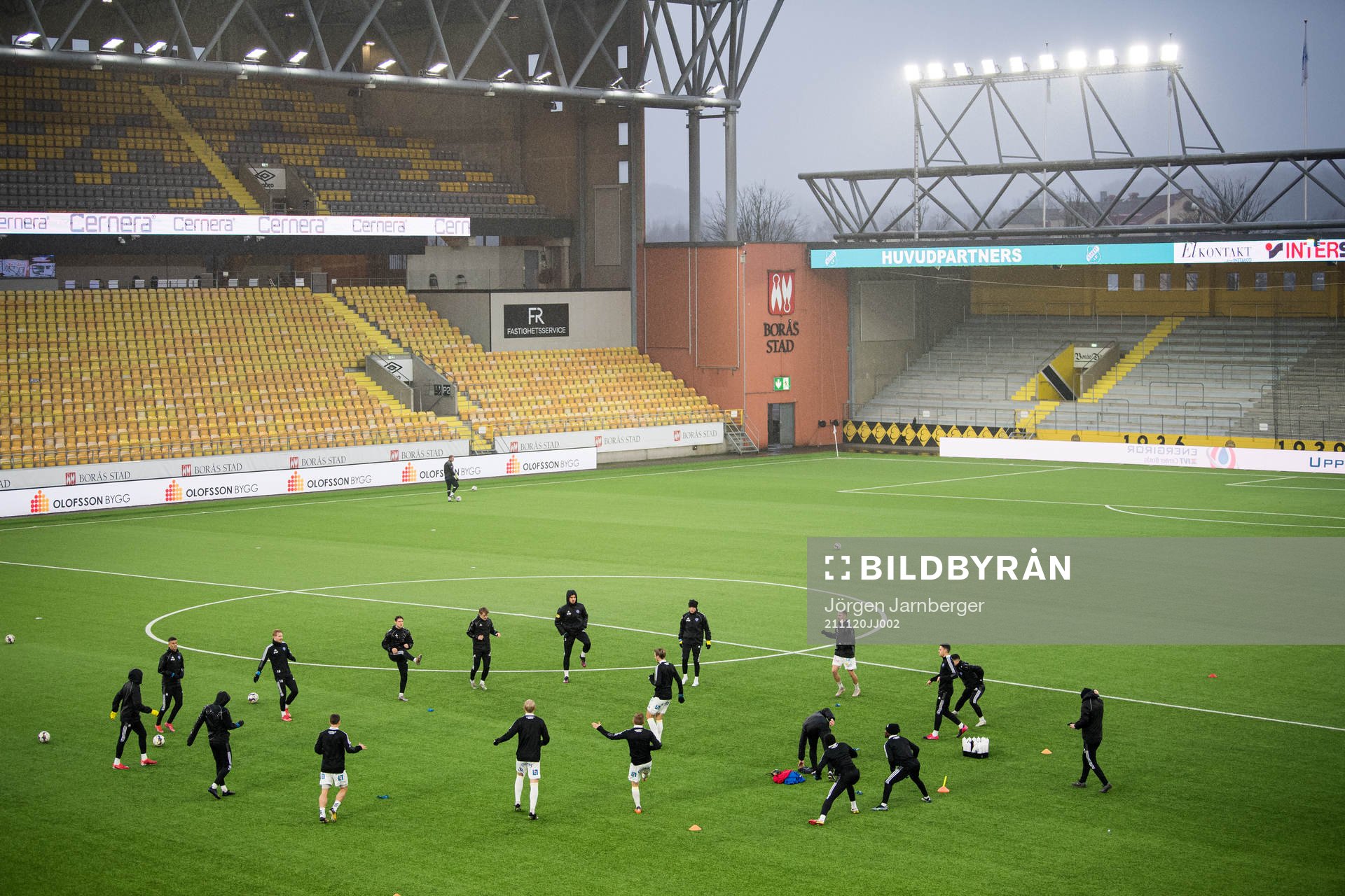 Falkenbergs spelare värmer upp