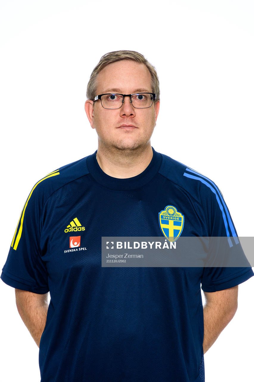 Tränare Johan Runnander i F15-landslaget poserar för porträtt den 20 november 2021 i Stockholm. 