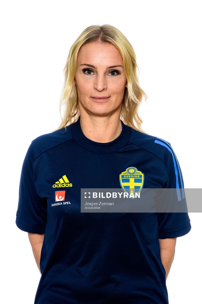 Fysioterapeut Petra Lundquist i F15-landslaget poserar för porträtt den 20 november 2021 i Stockholm. 