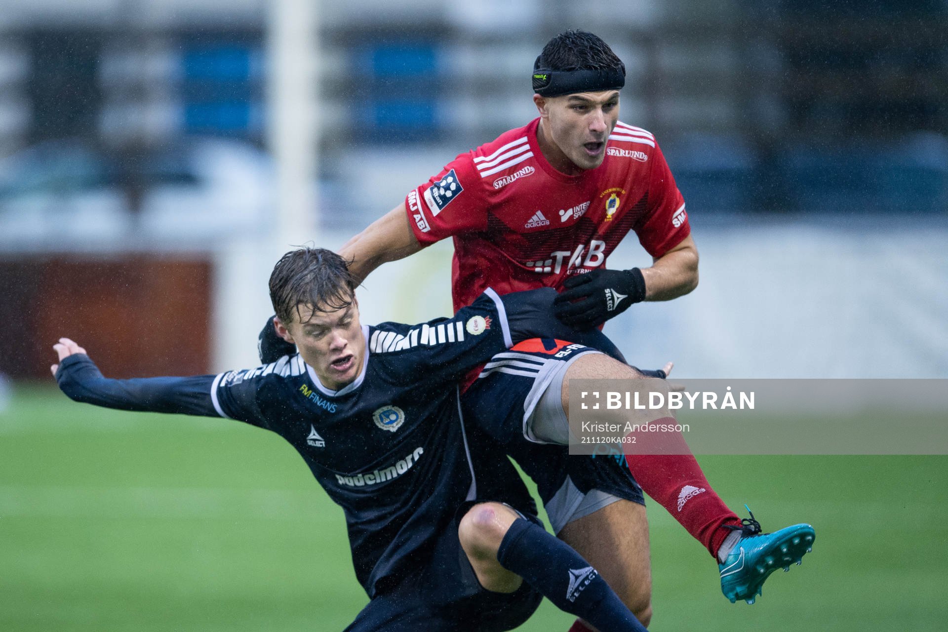 Utsiktens Albin Skoglund och Vänersborgs Milos Andelkovic