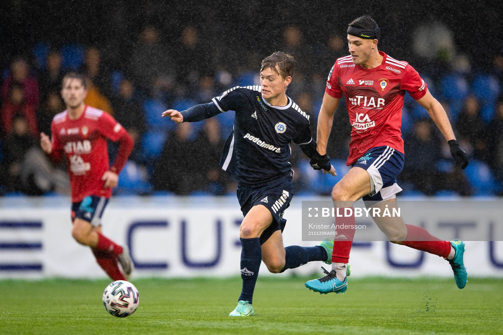 Utsiktens Albin Skoglund och Vänersborgs Milos Andelkovic