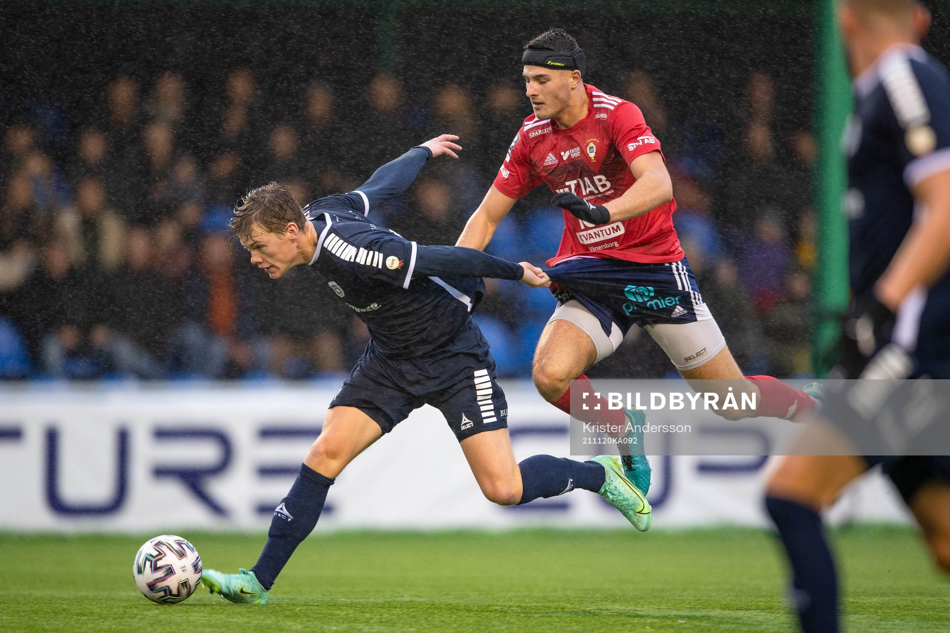 Utsiktens Albin Skoglund och Vänersborgs Milos Andelkovic