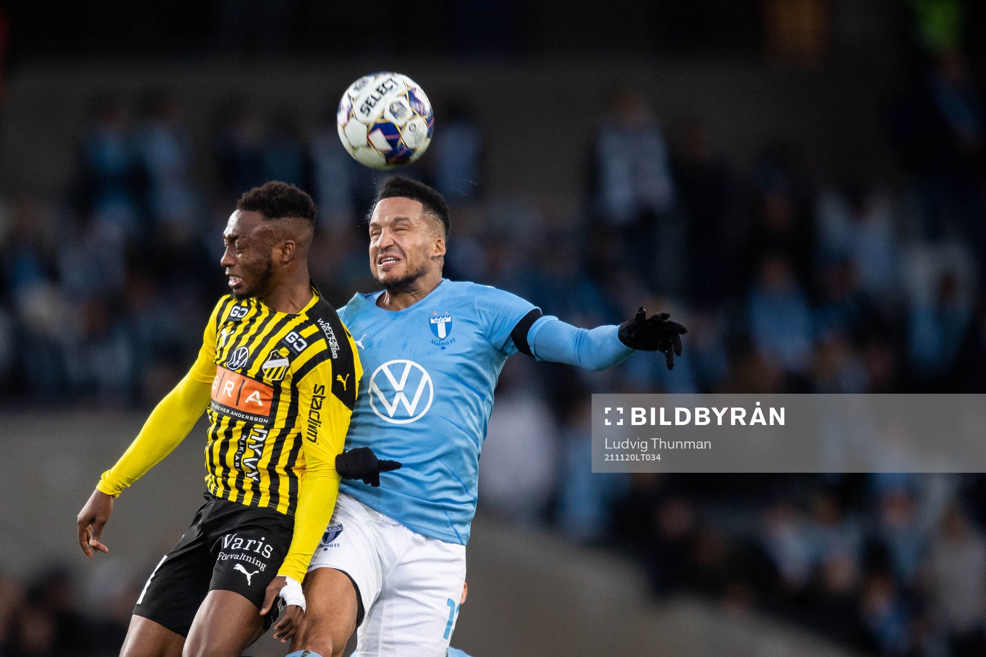 Häckens Benie Adama Traore och Malmö FFs Martin Olsson