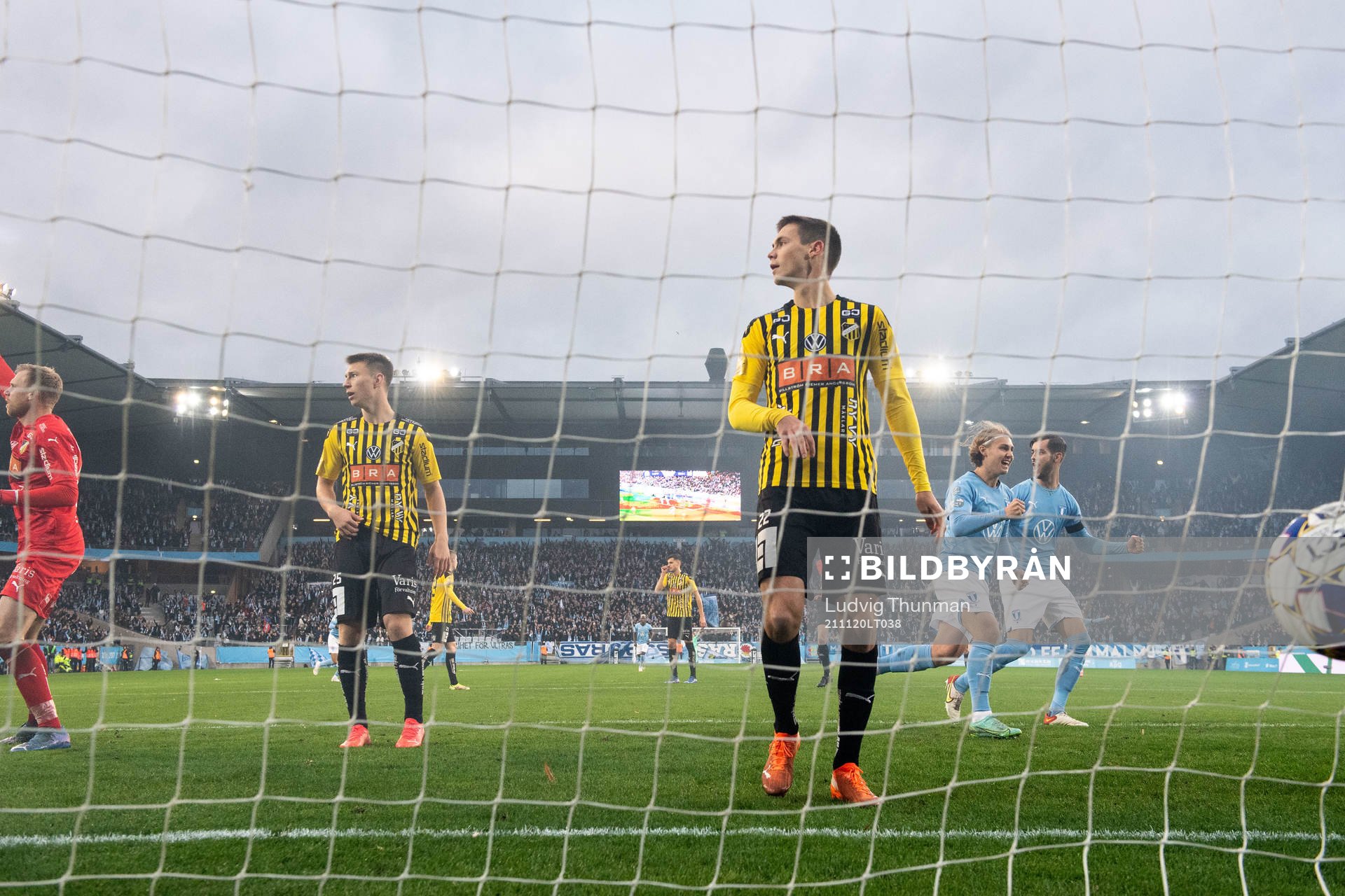 Malmö FFs Sebastian Nanasi och Adi Nalic jublar samtidigt