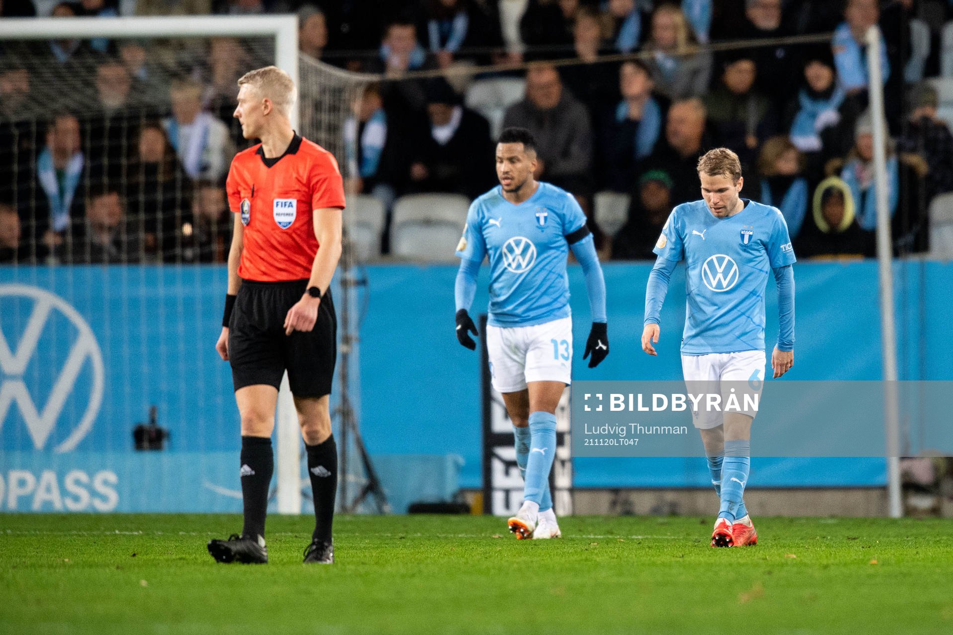 Malmö FFs Martin Olsson och Oscar Lewicki deppar