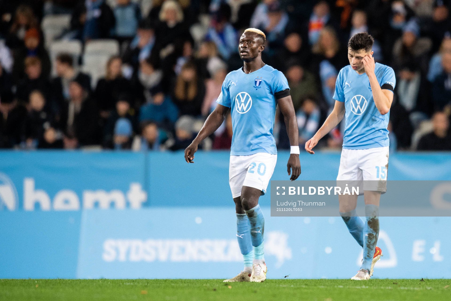 Malmö FFs Bonke Innocent och Anel Ahmedhodzic deppar