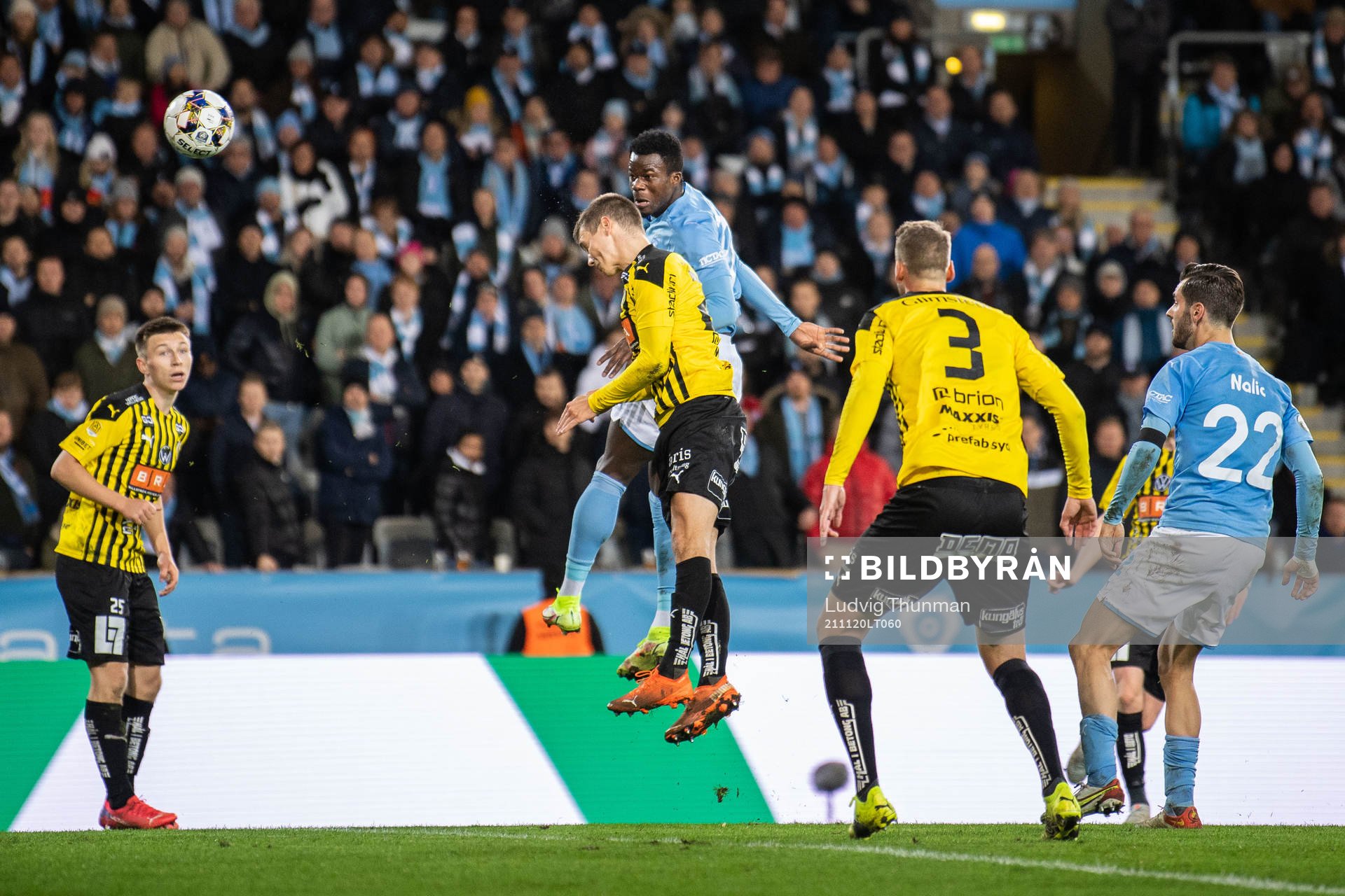 Malmö FFs Malik Abubakari nickar in 2-2