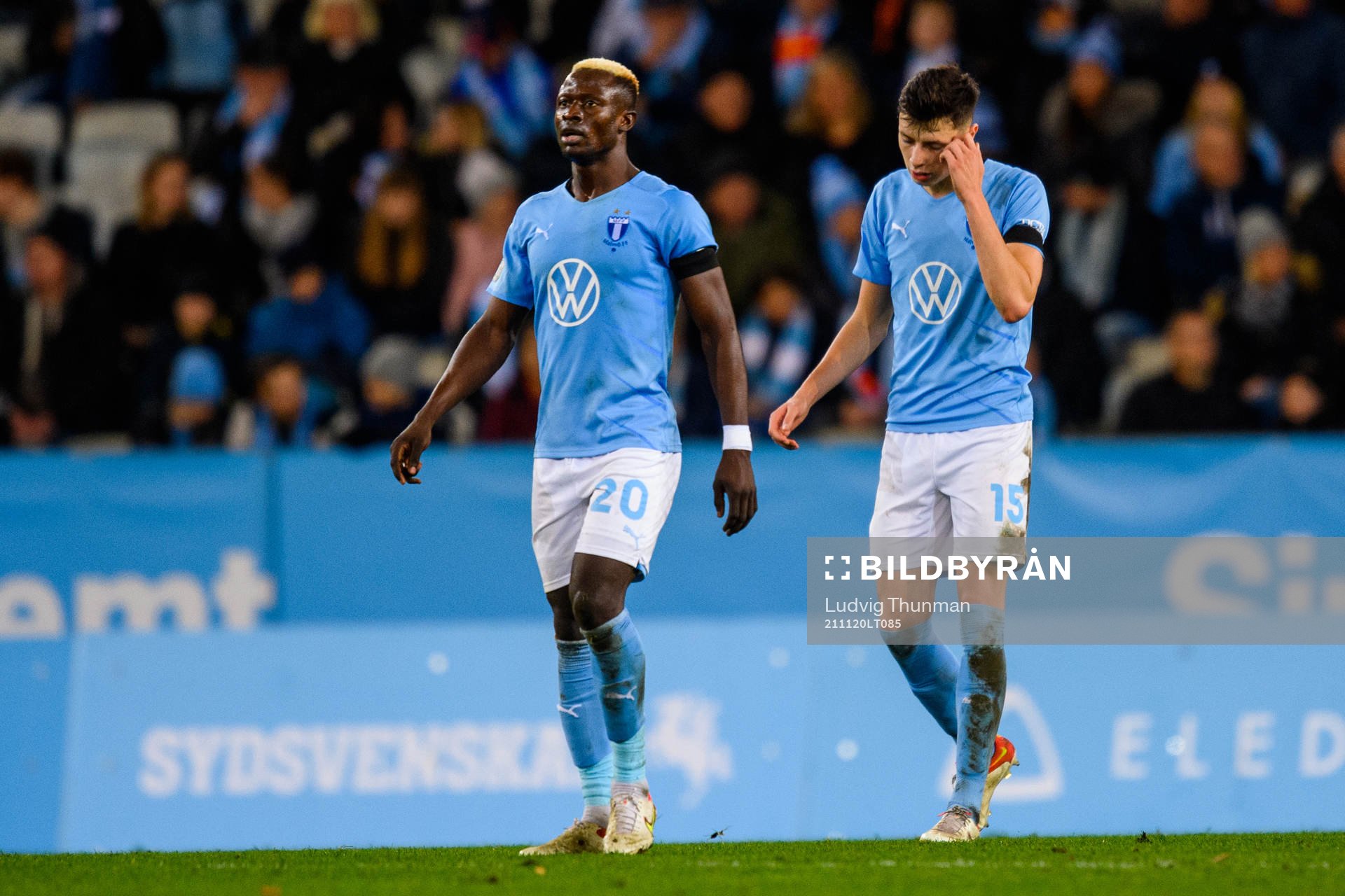 Malmö FFs Bonke Innocent och Anel Ahmedhodzic deppar
