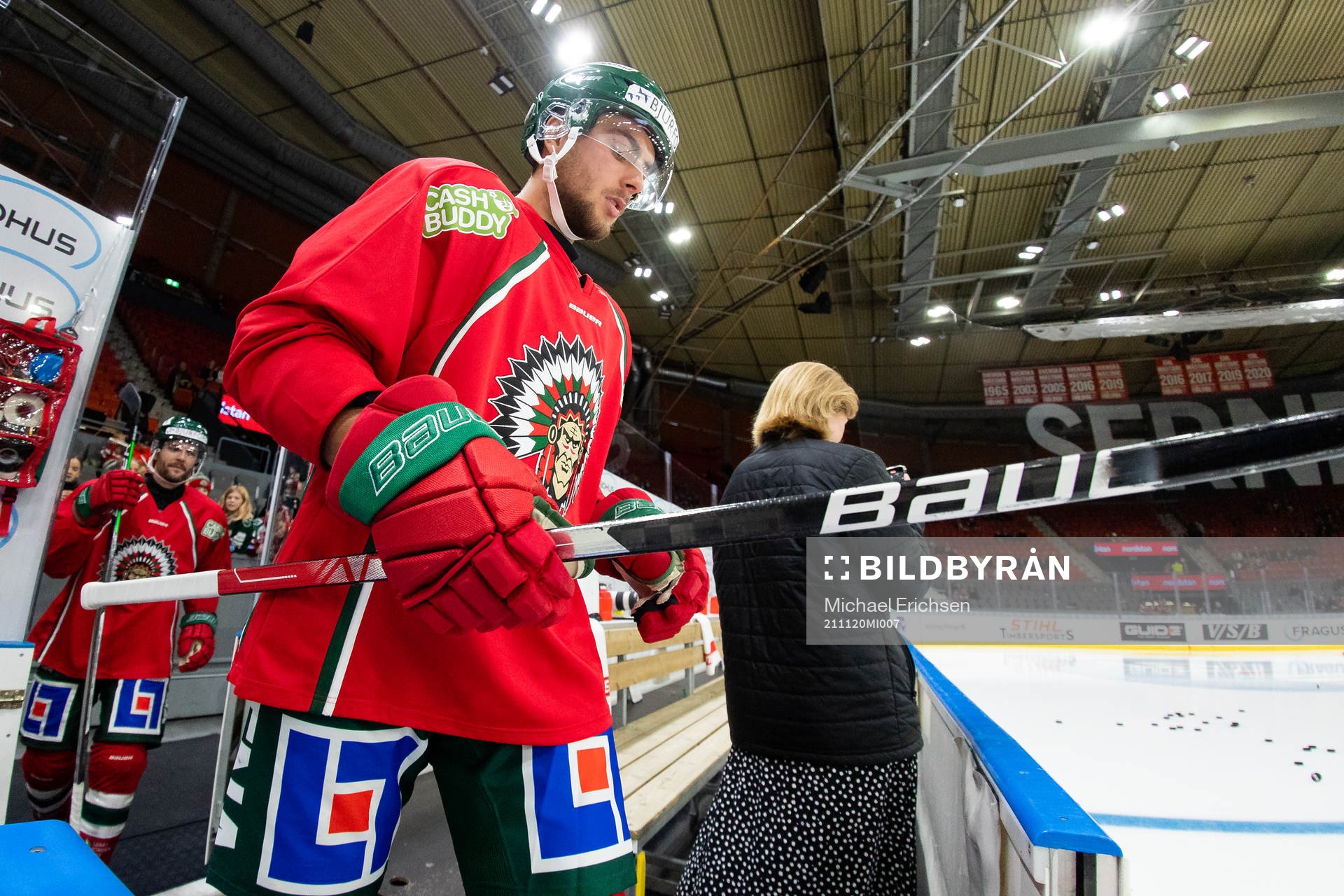 Frölundas Jacob Olofsson innan ishockeymatchen i SHL