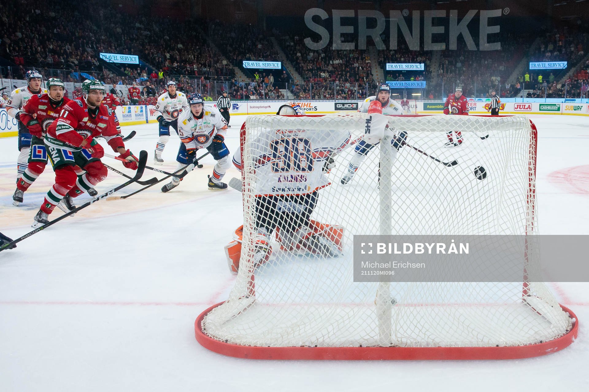 Frölundas Mats Rosseli Olsen skjuter 4-2 bakom Växjös