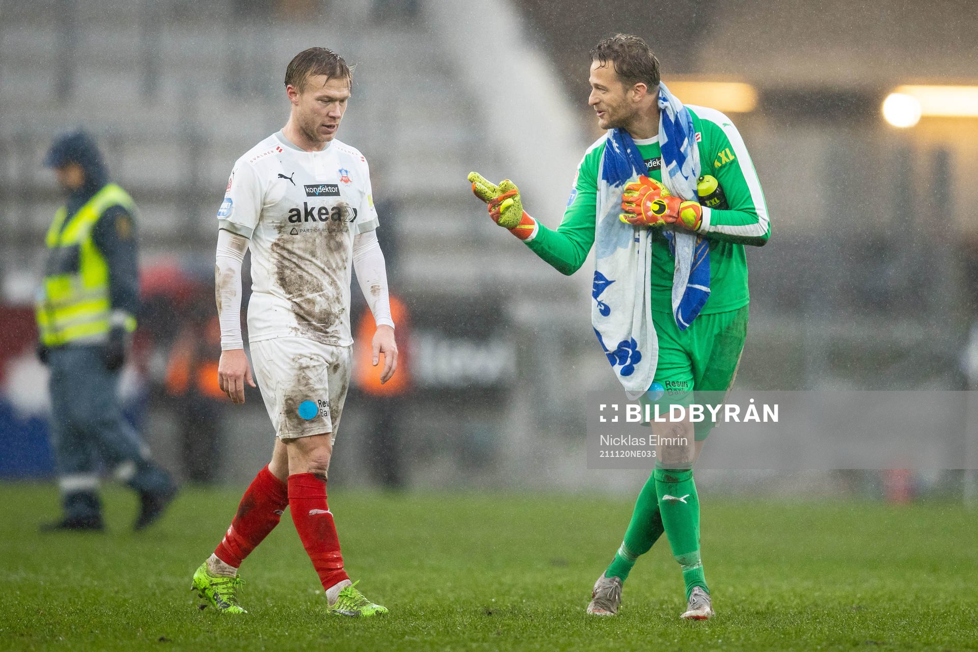 Helsingborgs Andreas Landgren och målvakt Anders Lindegaard