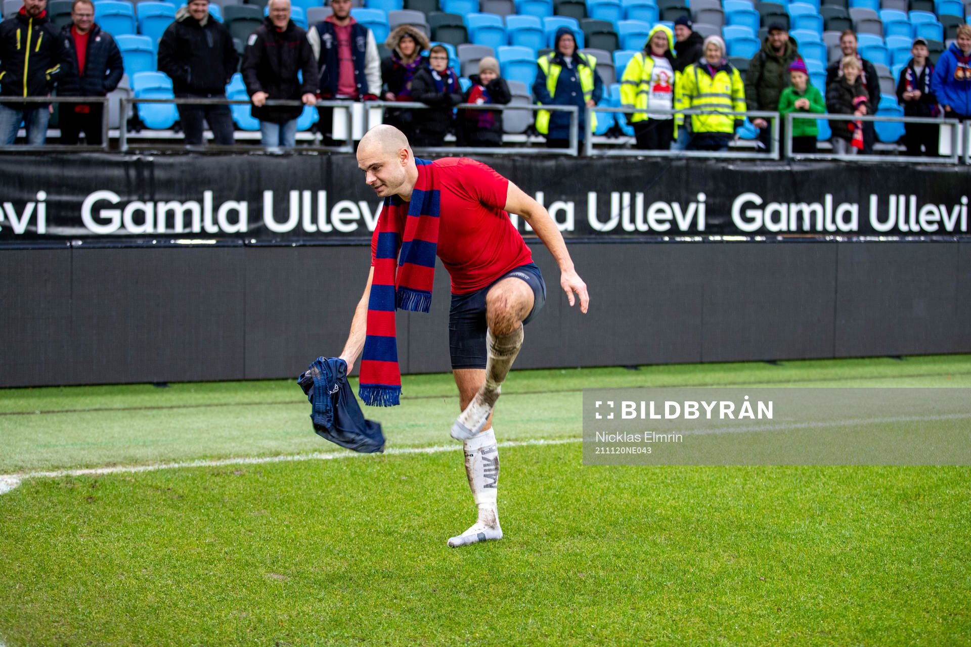 Örgrytes Hannes Sahlin firar och ger bort sina byxor och