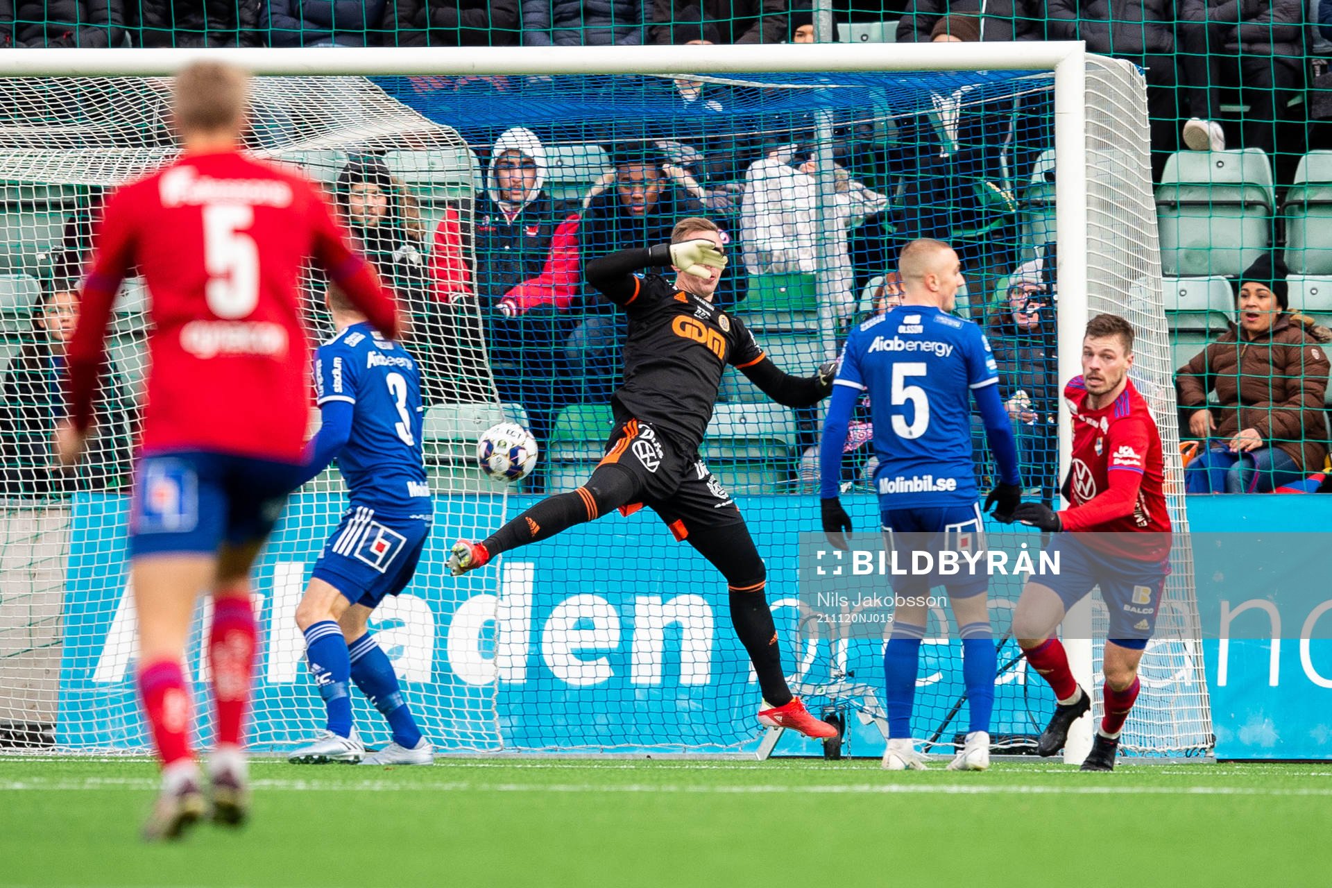 Östers Jesper Jonasson Westermark gör 0-1