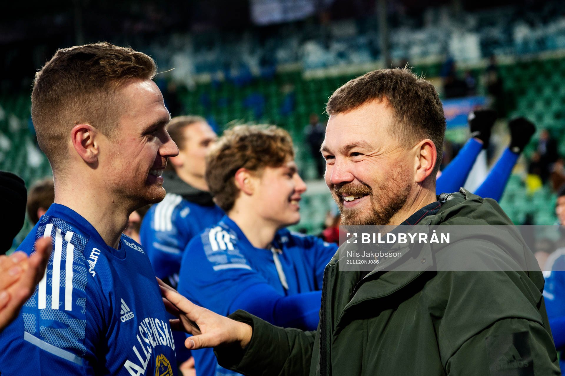 Sundsvalls tränare Henrik Åhnstrand tackar publiken