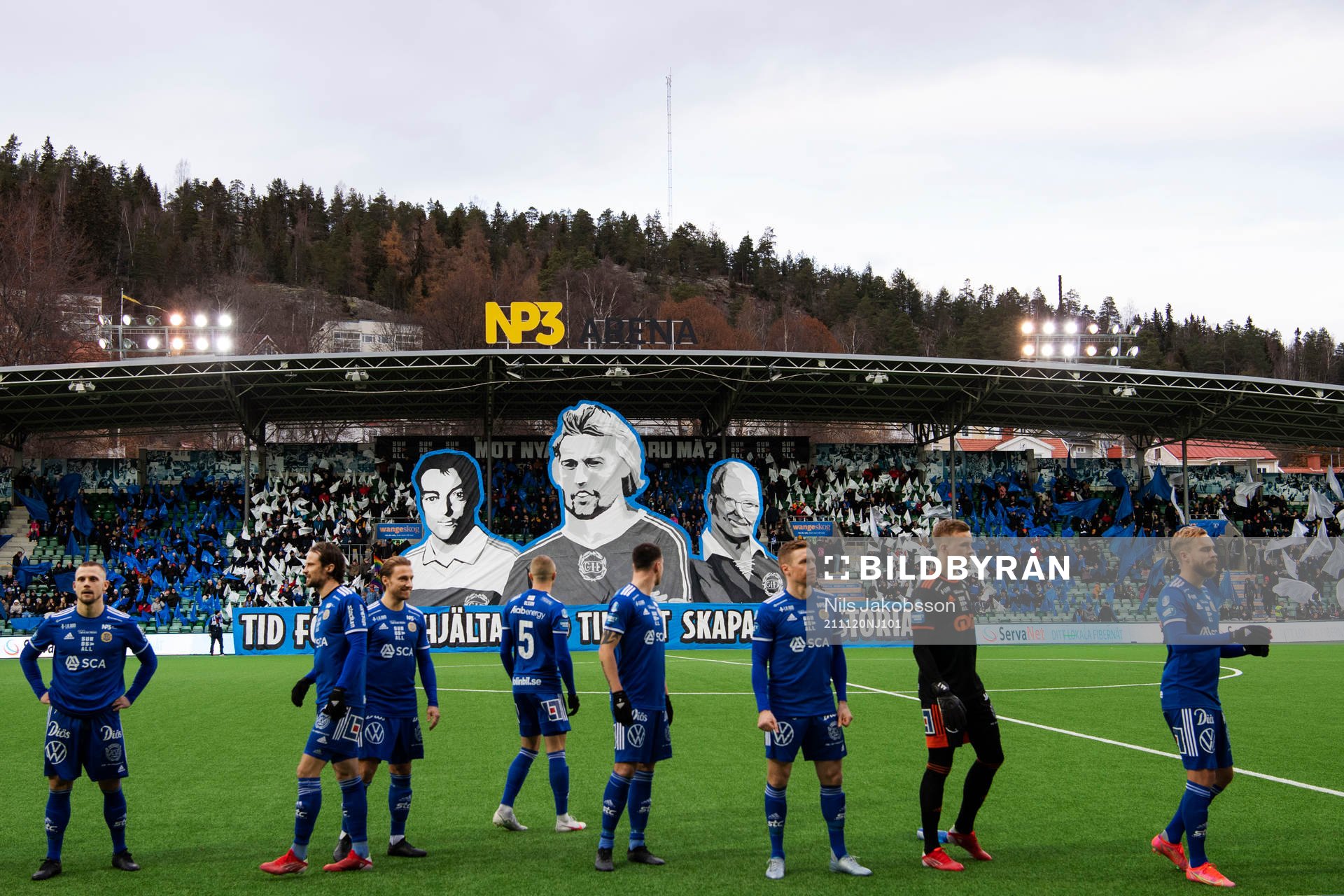 TIFO med Leif Forsberg, Emil Forsberg och Lennart Forsberg innan fotbollsmatchen i Superettan mellan GIF Sundsvall och Öster den 20 november 2021 i Sundsvall. 