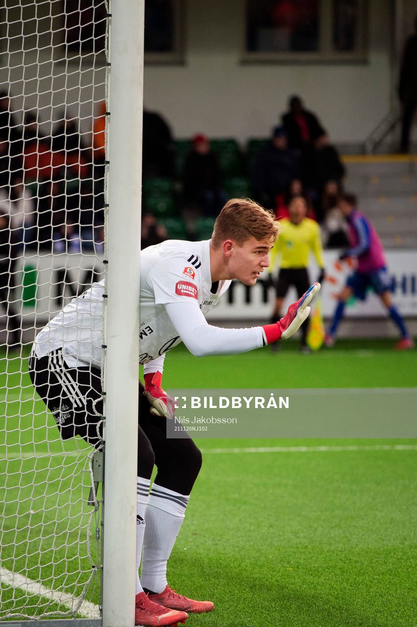 Östers målvakt Mathias Nilsson