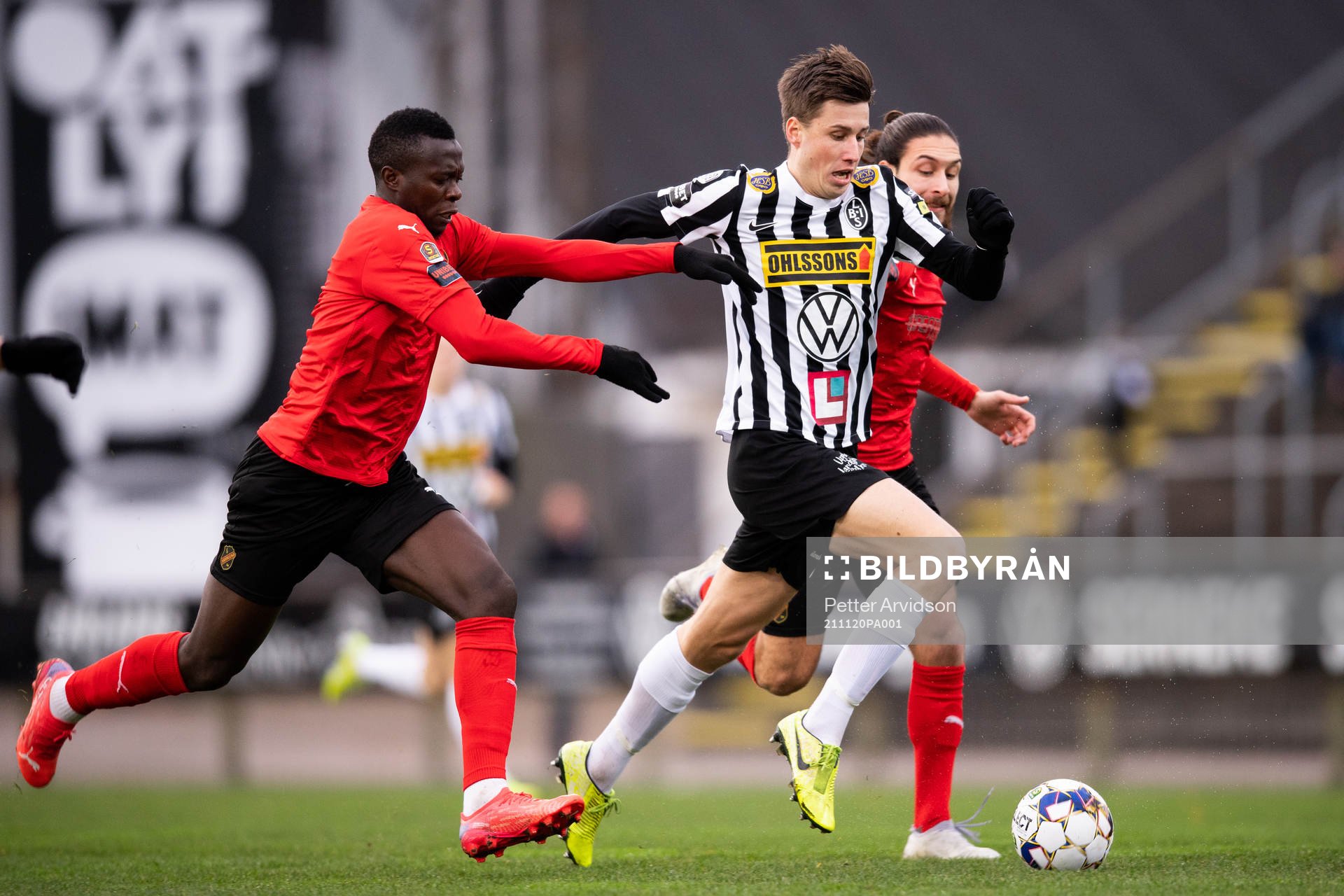 Landskronas Filip Olsson mot Vasalunds Anthony Wambani och